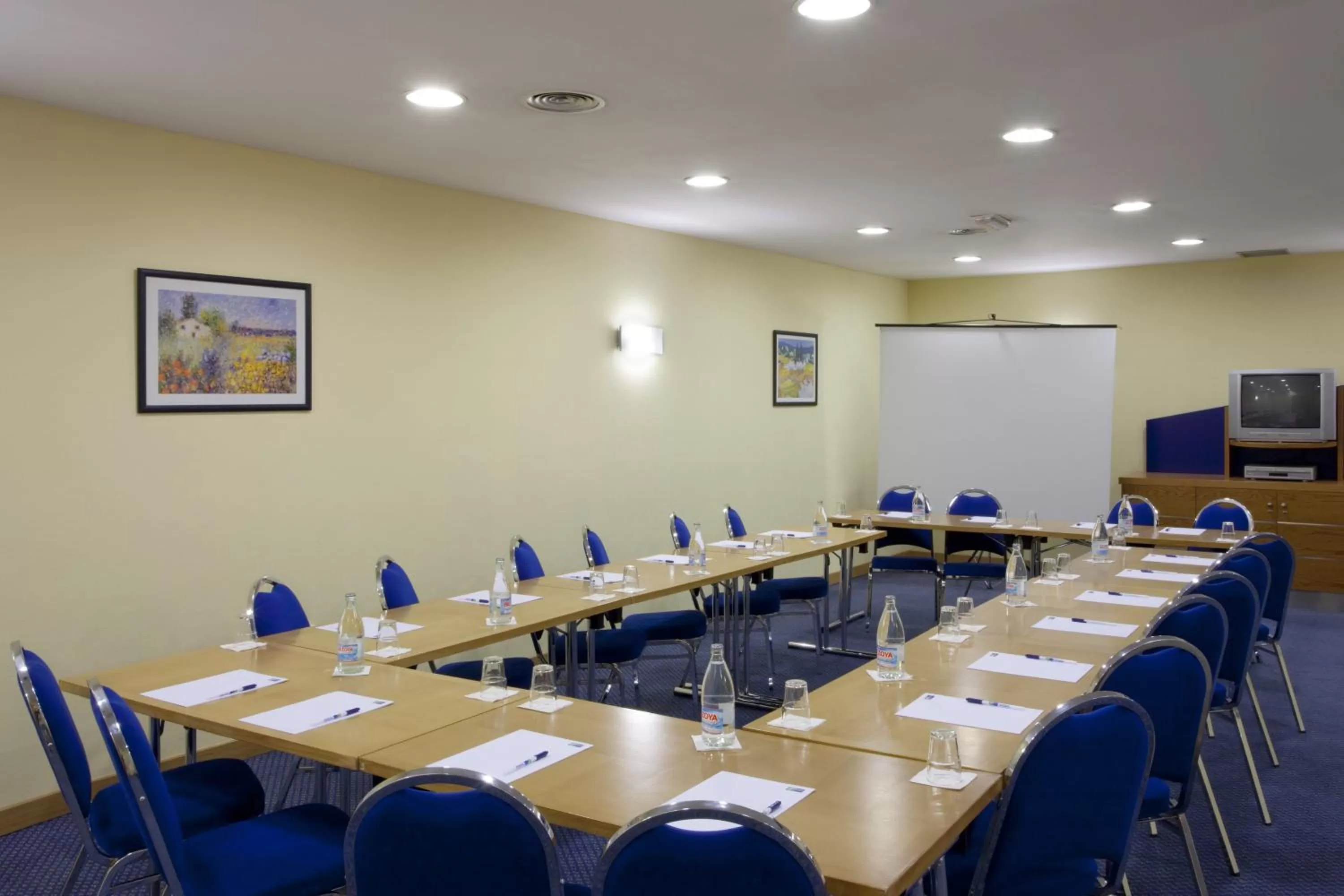 Meeting/conference room in Holiday Inn Express San Sebastian de los Reyes by IHG