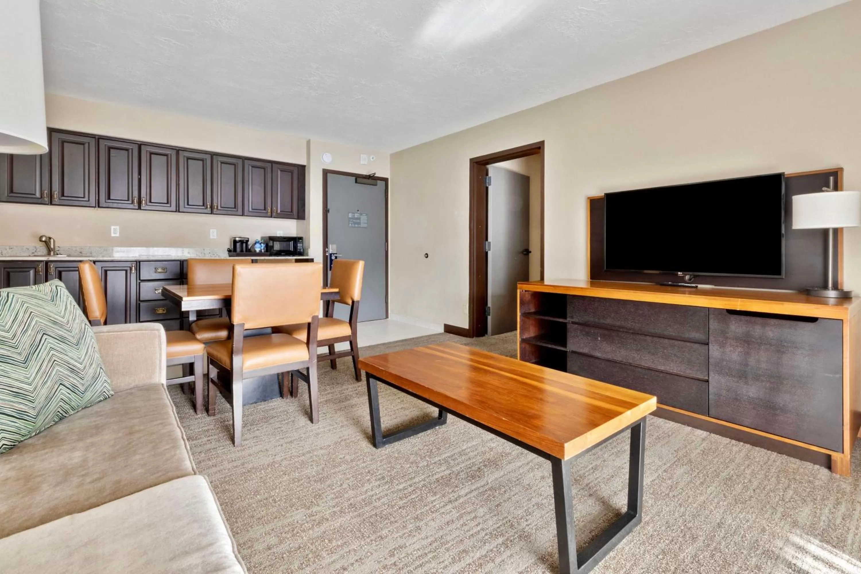 Living room in DoubleTree by Hilton Hotel Park City - The Yarrow