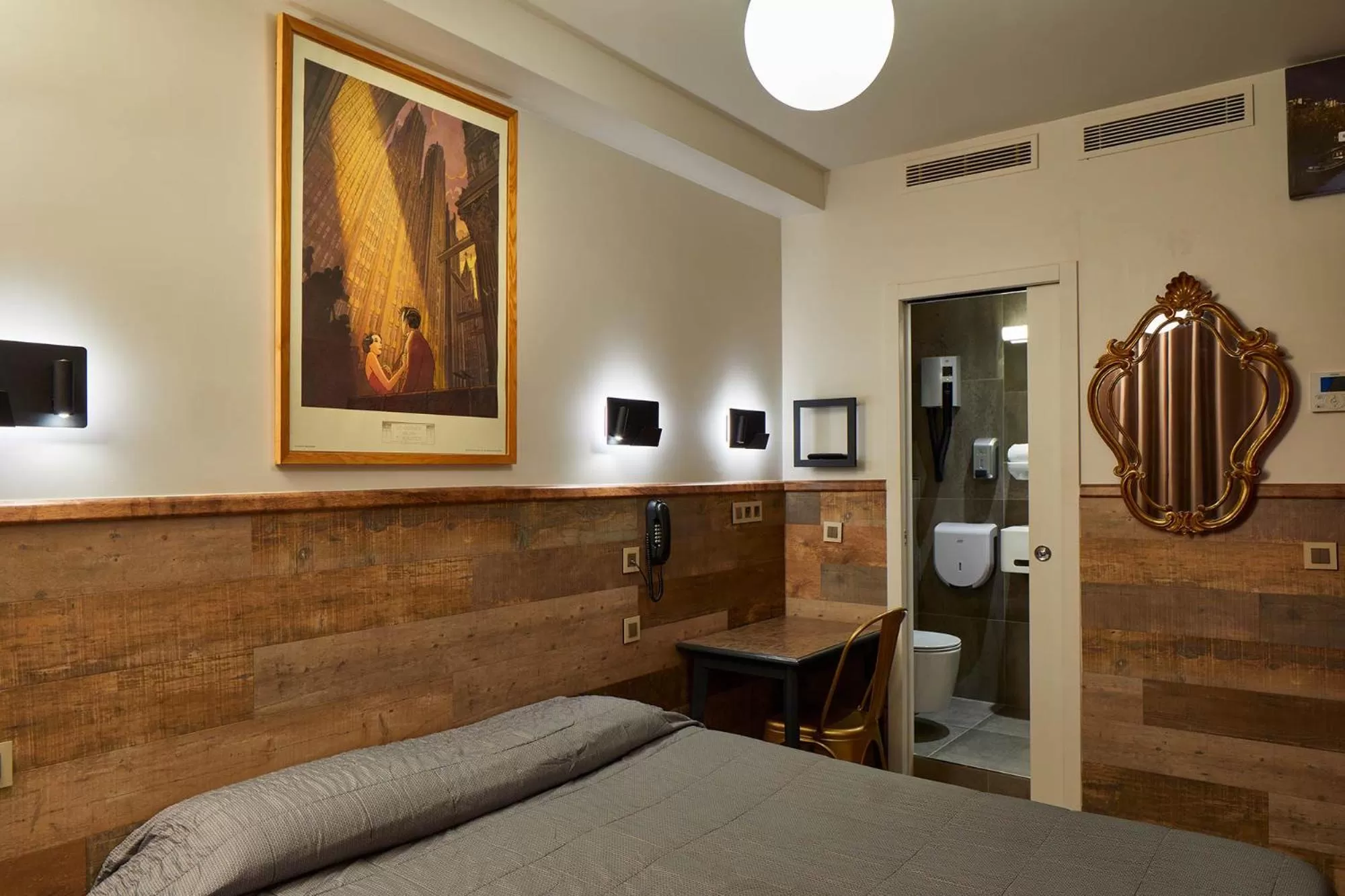 Bed in Hôtel de Roubaix