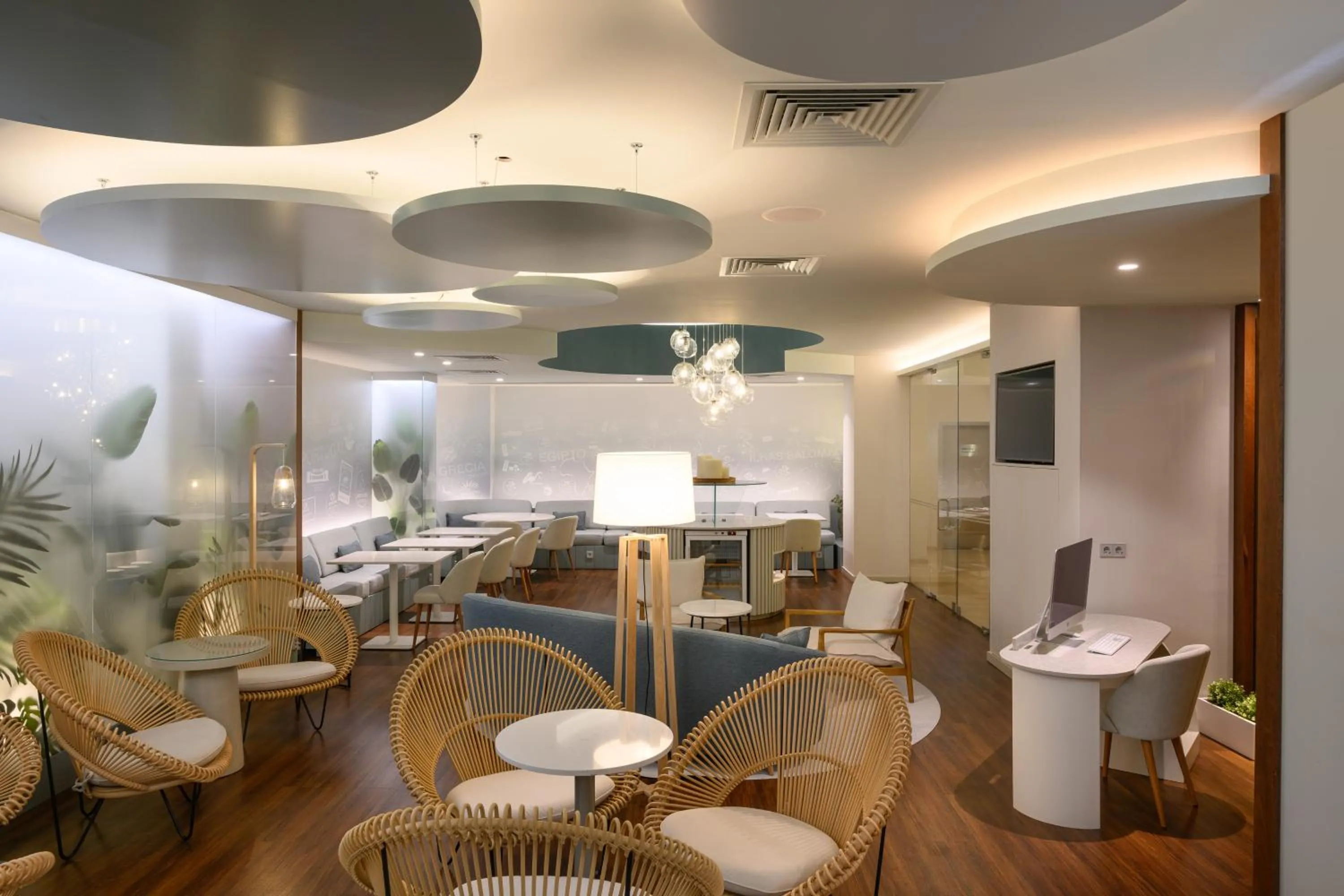 Living room in Melia Lisboa Oriente Hotel