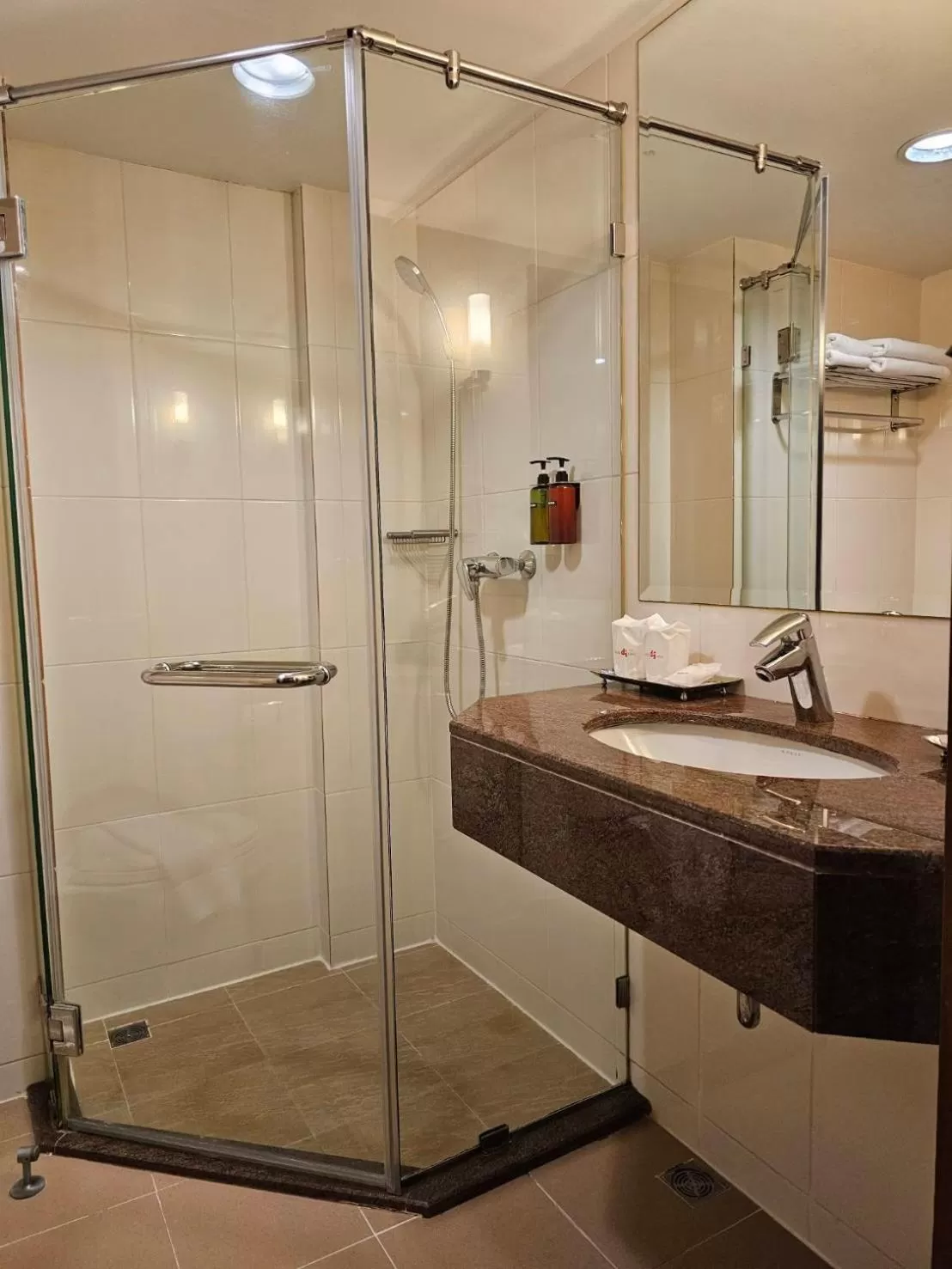 Bathroom in Dynasty Inn