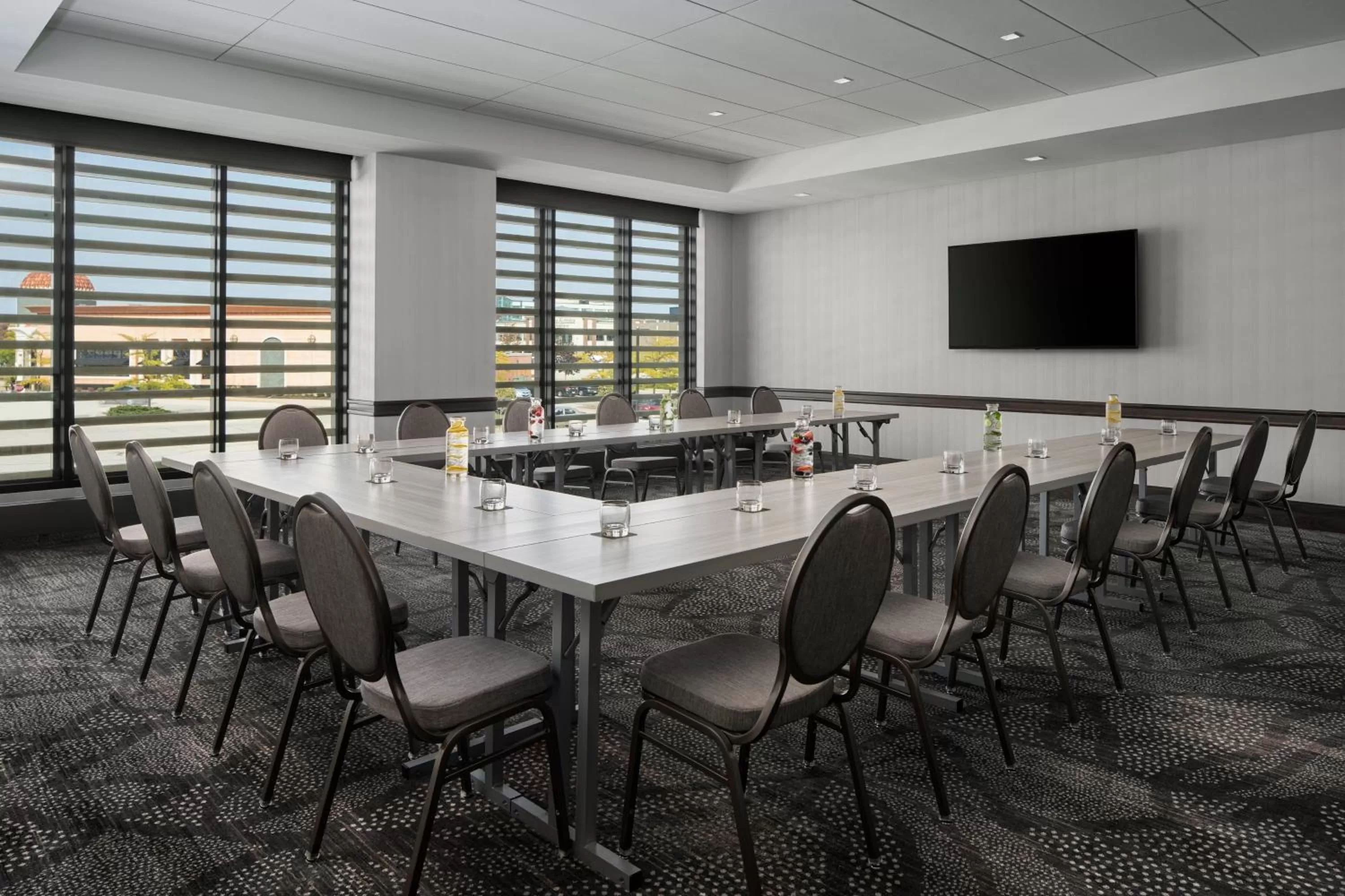 Meeting/conference room in Renaissance Milwaukee West Hotel