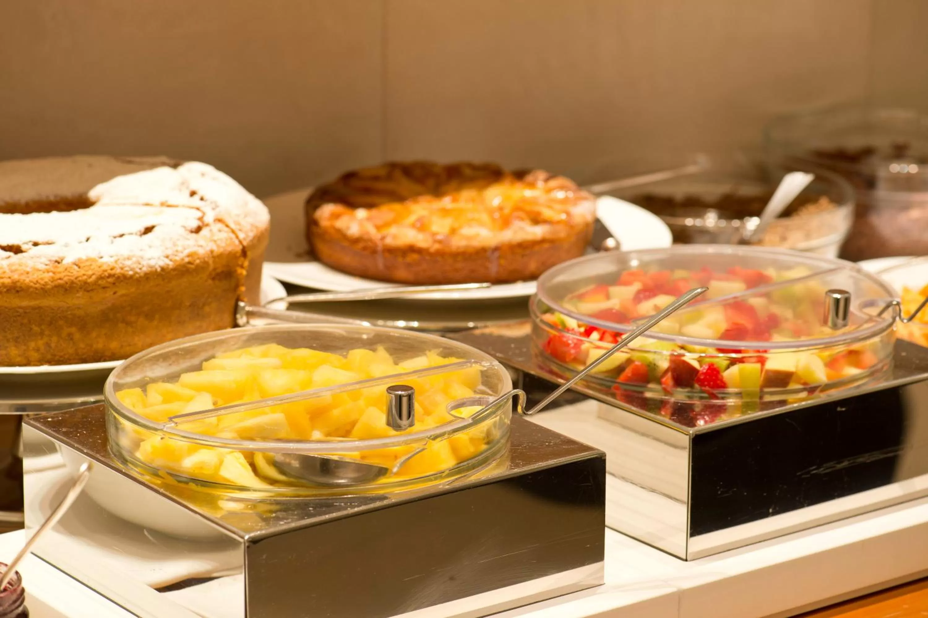 Buffet breakfast in Hotel Spadari Al Duomo