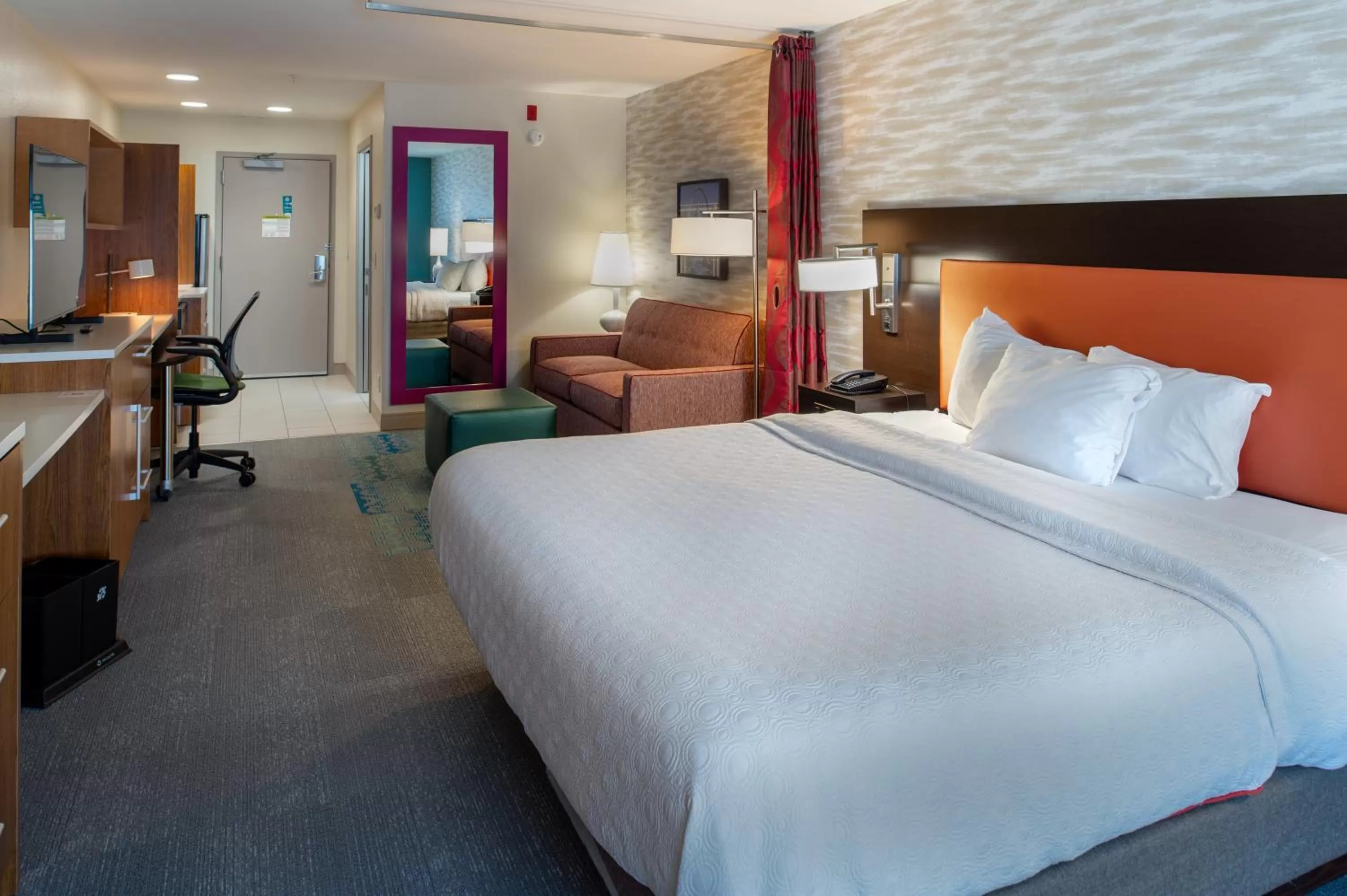 TV and multimedia, Bed in Home2 Suites St. Louis / Forest Park