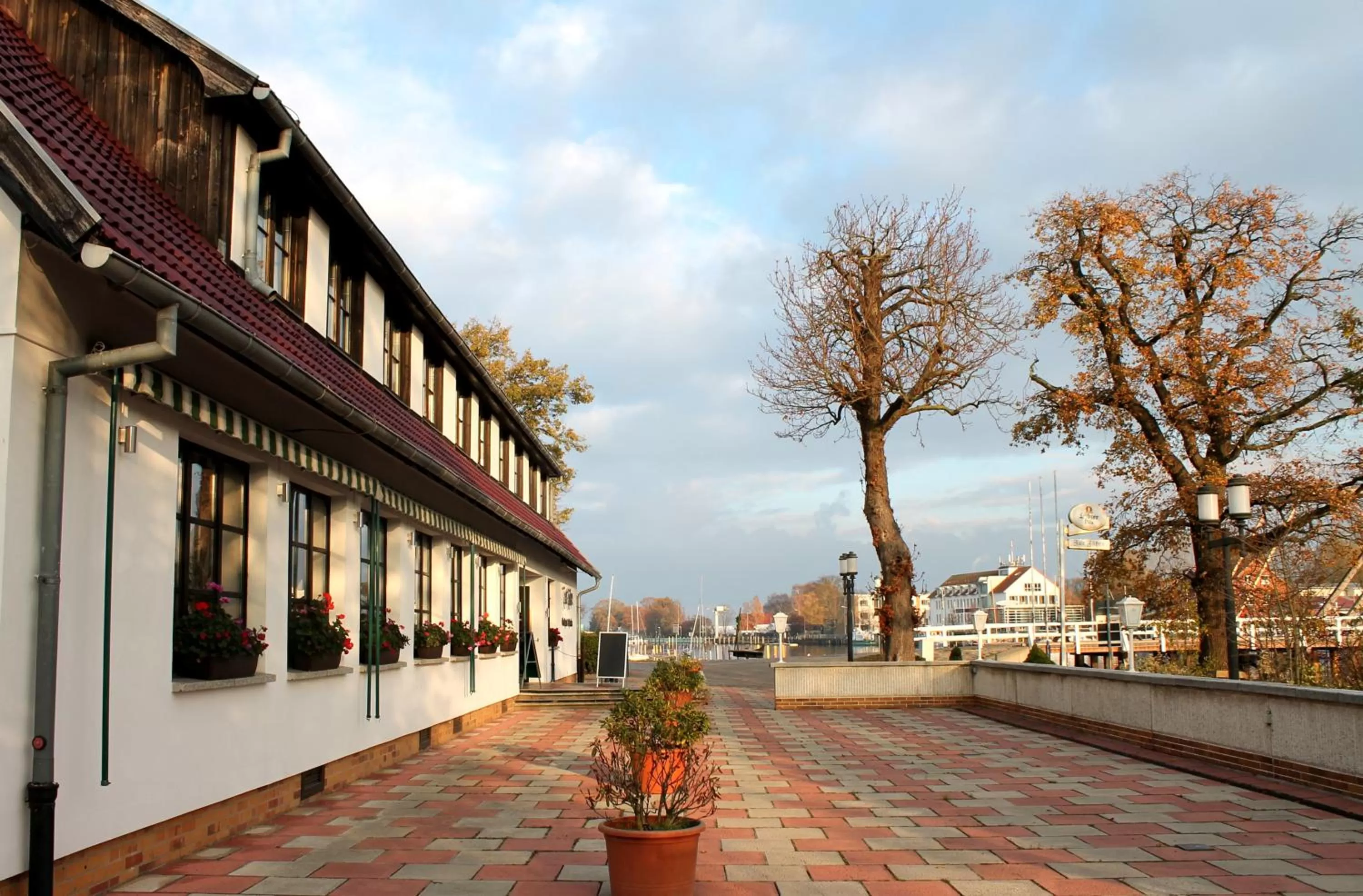 Facade/entrance, Property Building in Gasthaus Zur Fähre