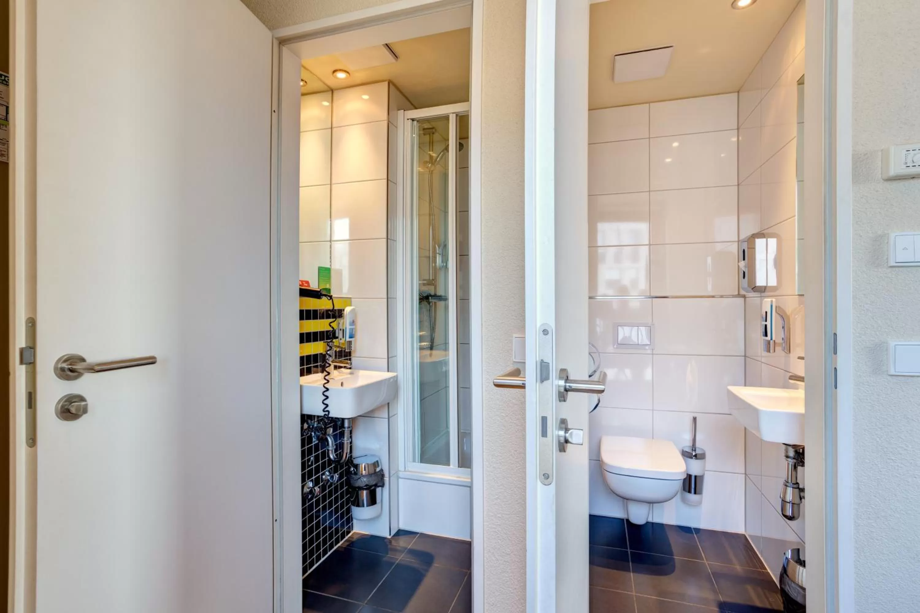 Bathroom in MEININGER Hotel Frankfurt Main / Airport