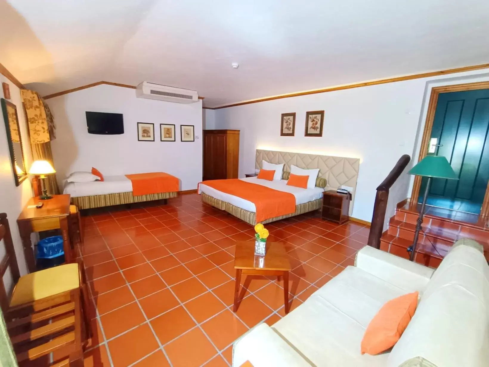 Triple Room in Hotel El Rei Dom Manuel Triple Room in Hotel El Rei Dom Manuel