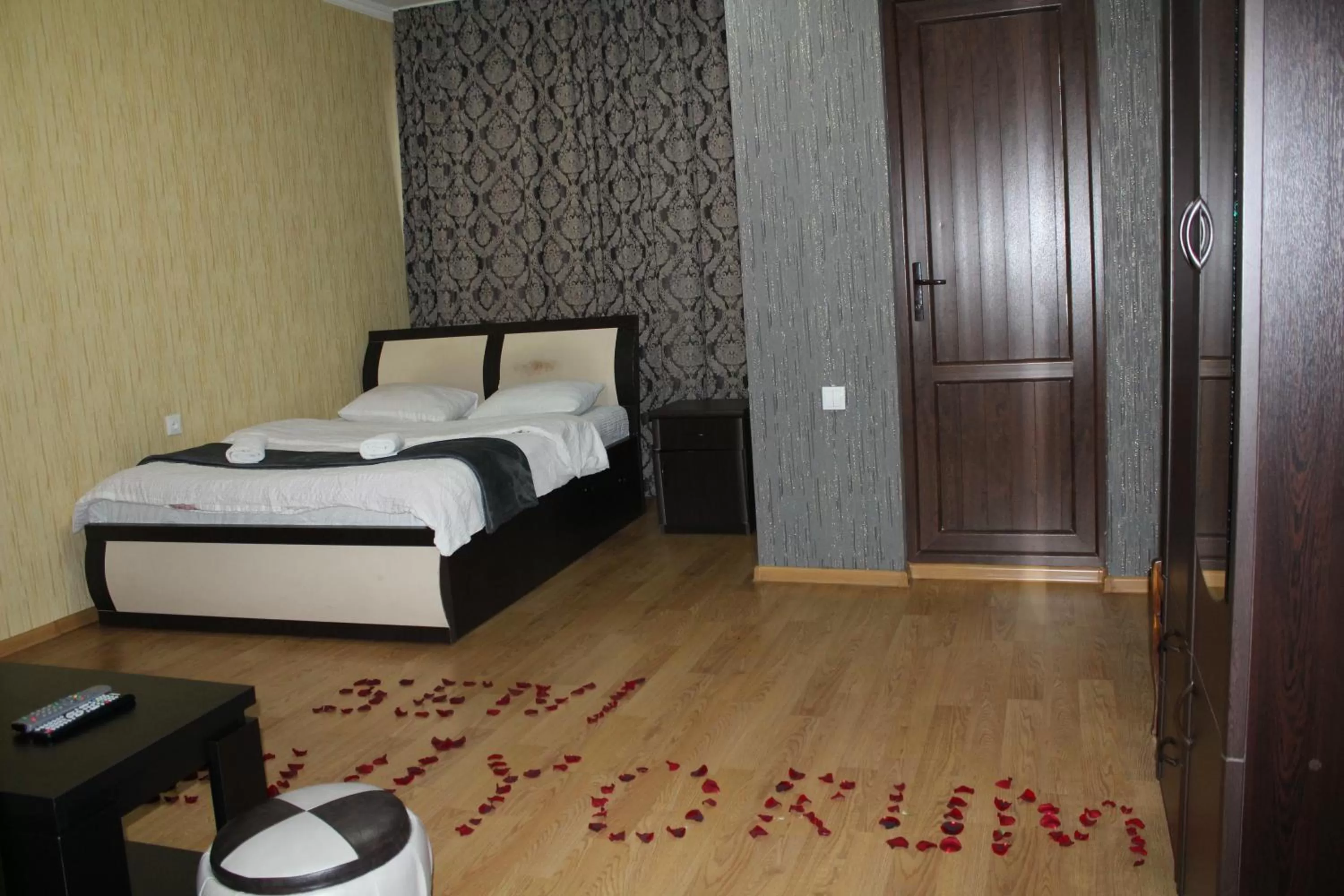 Photo of the whole room, Bed in Hotel Elegant