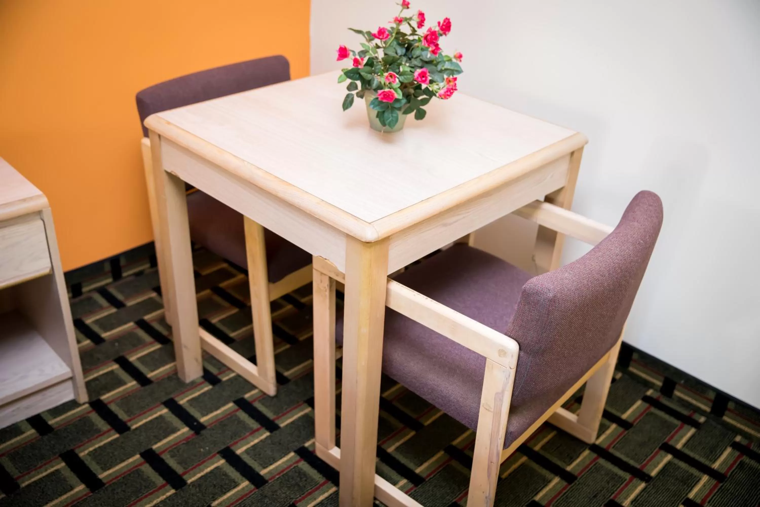 Dining area in American Inn