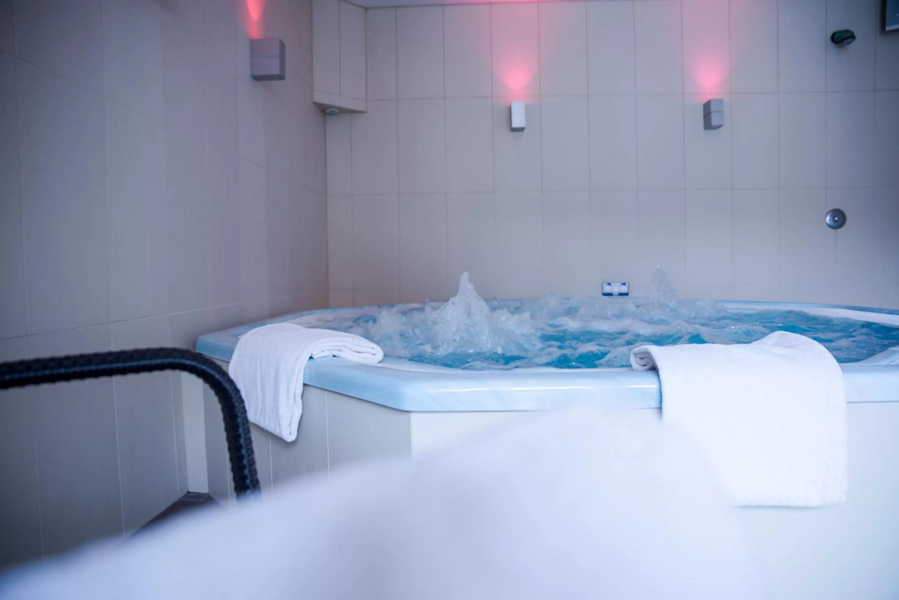 Spa and wellness centre/facilities in Mercure Dinan Port Le Jerzual