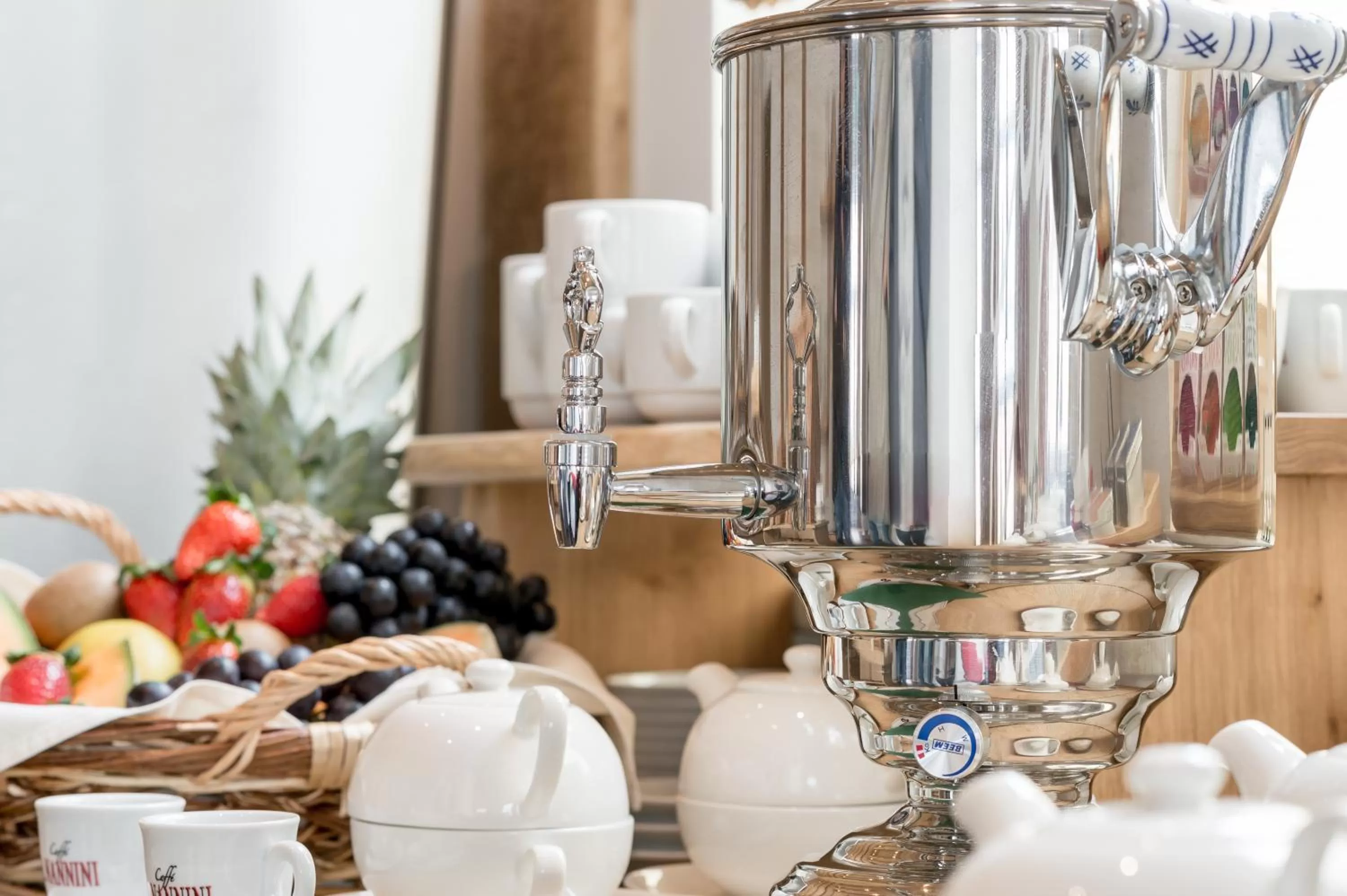 Restaurant/places to eat in Hotel Loy