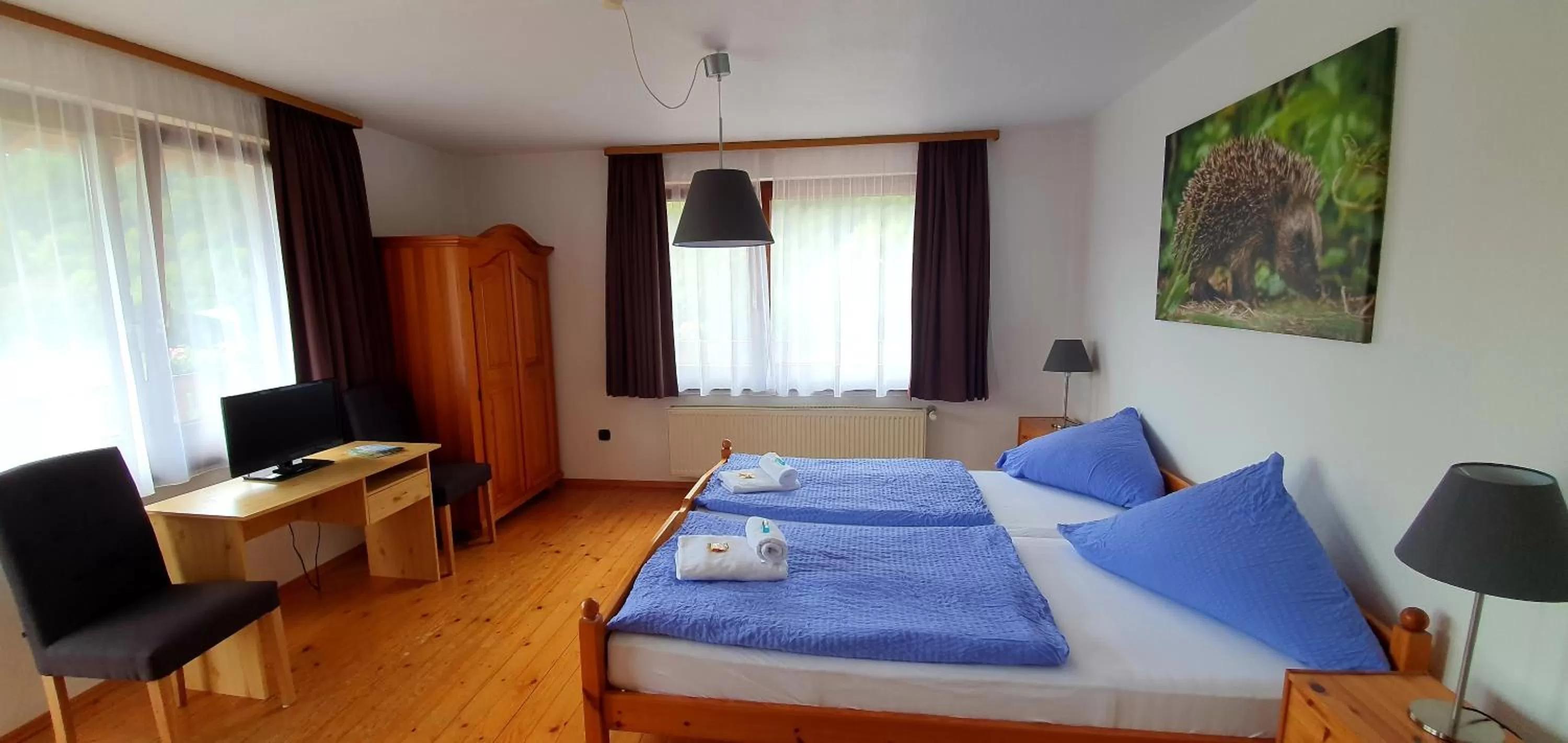 Bedroom, Bed in Grüner Baum