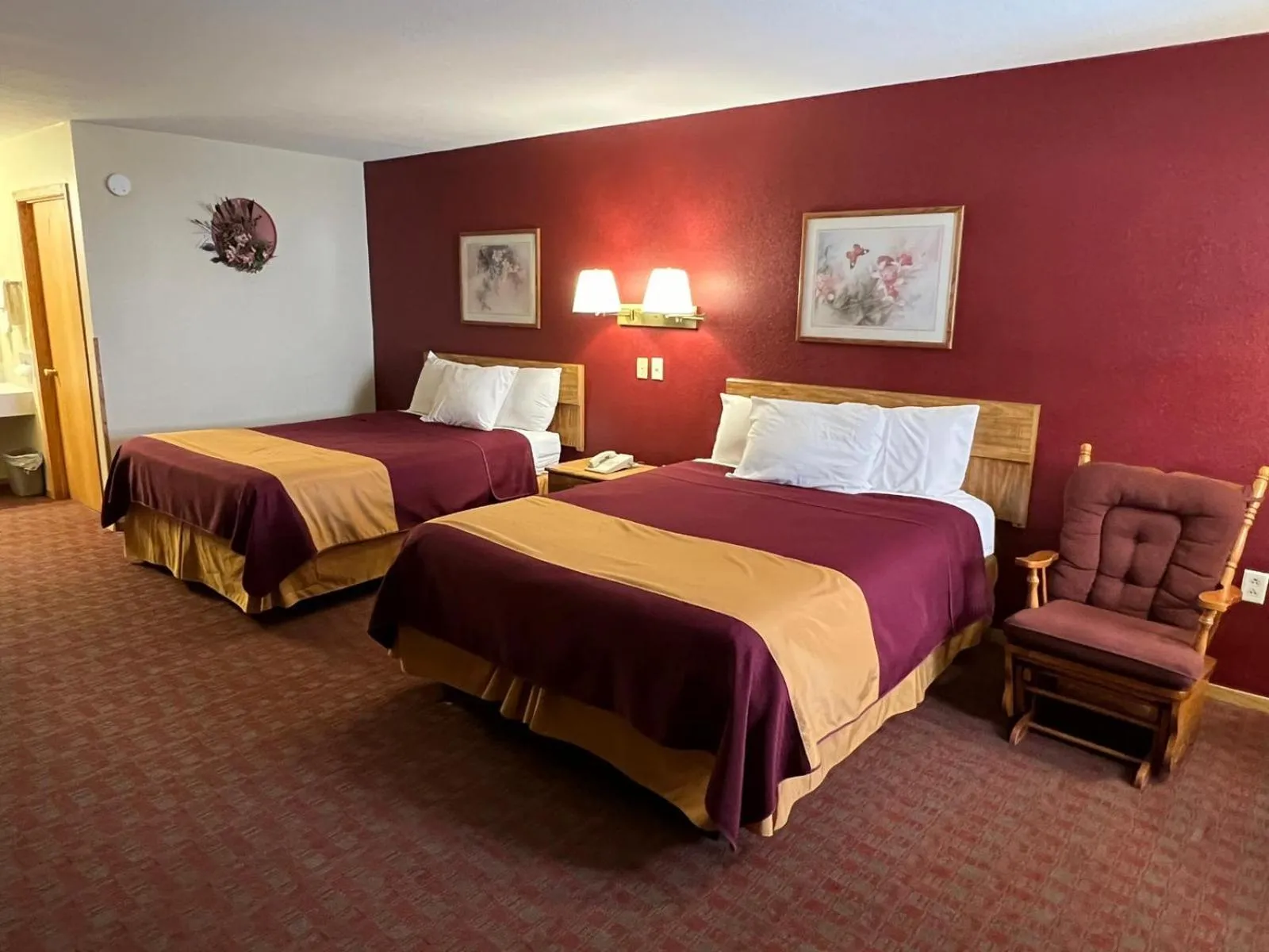 Photo of the whole room, Bed in Americas Best Value Inn Suburban