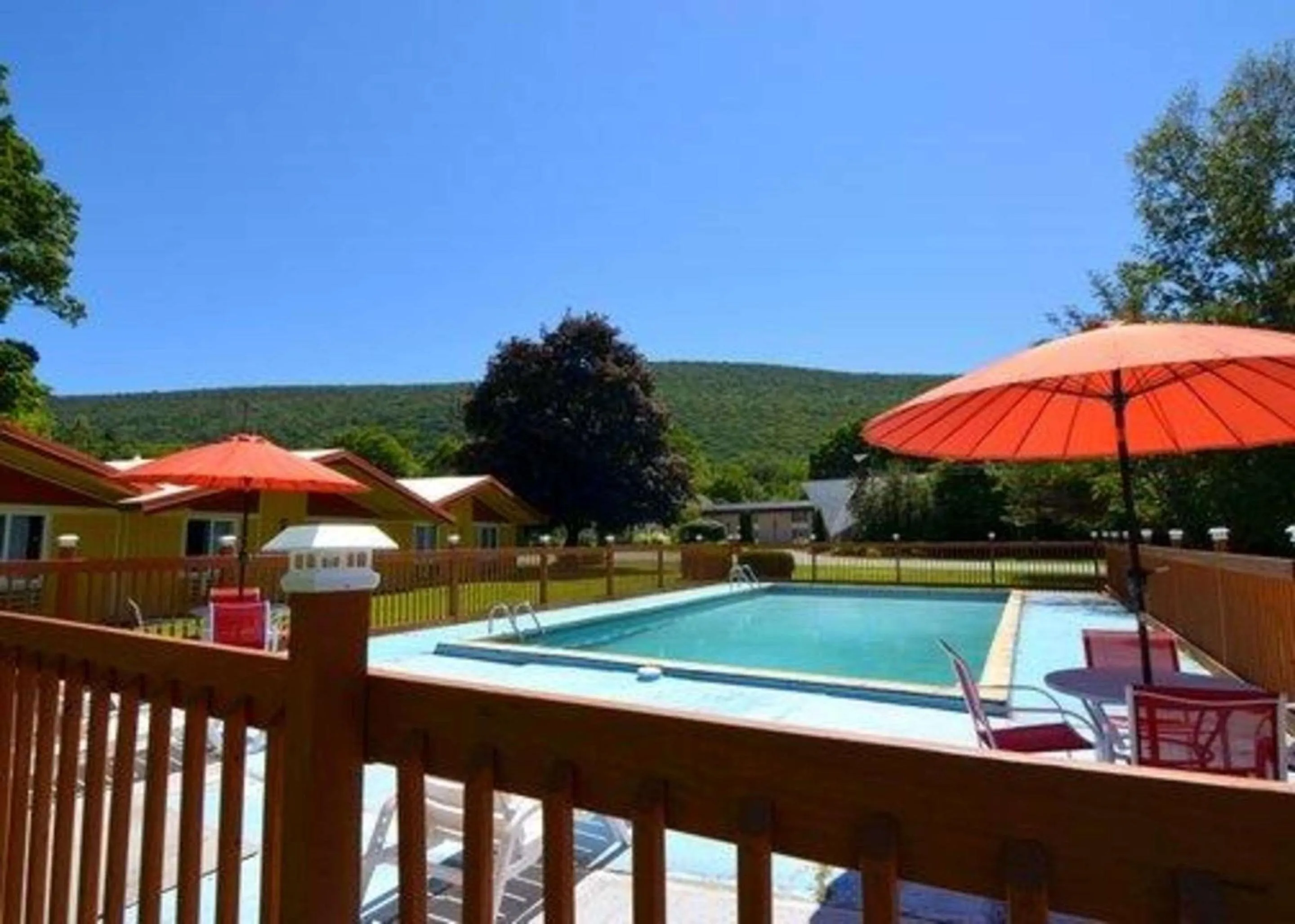 On site, Swimming Pool in Econo Lodge Manchester Center