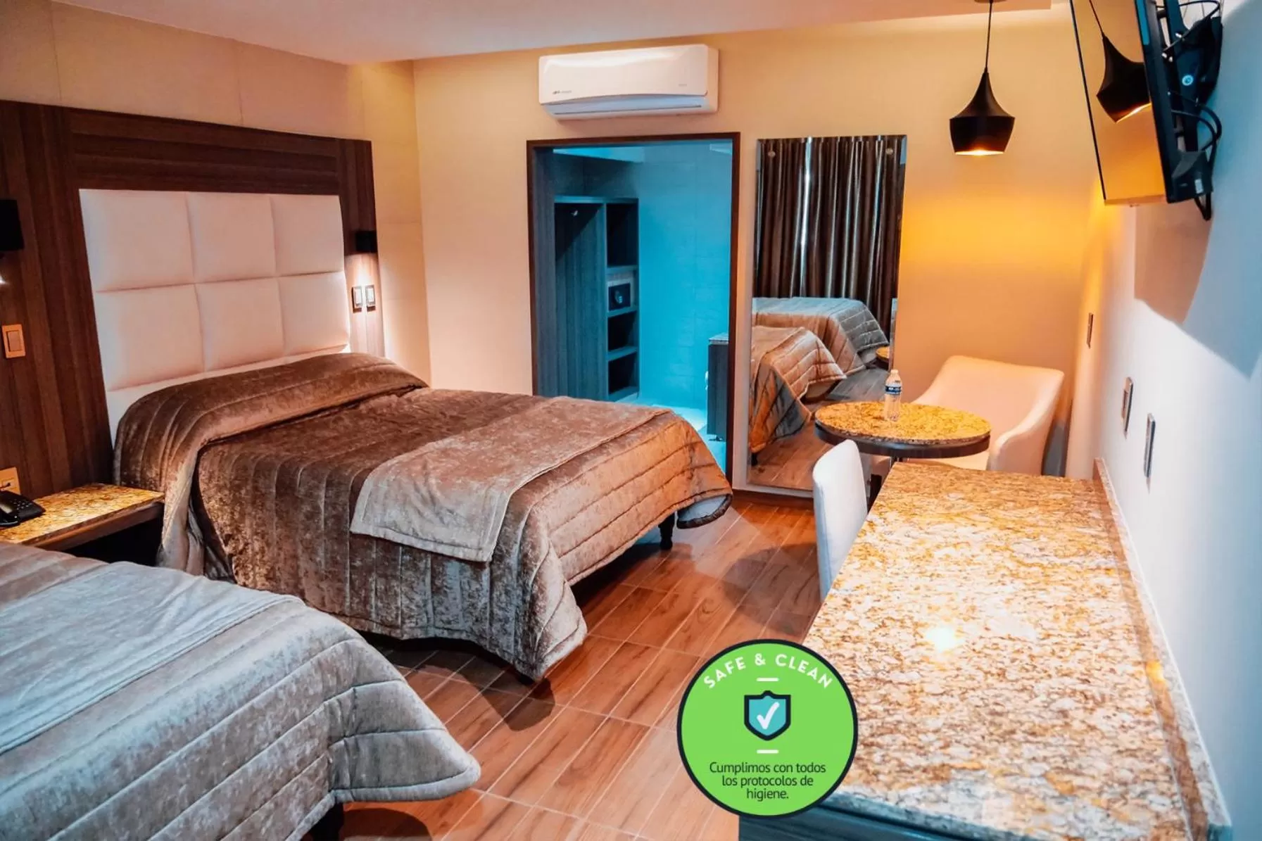 Photo of the whole room, Bed in KAVIA MEOQUI HOTEL & SUITES