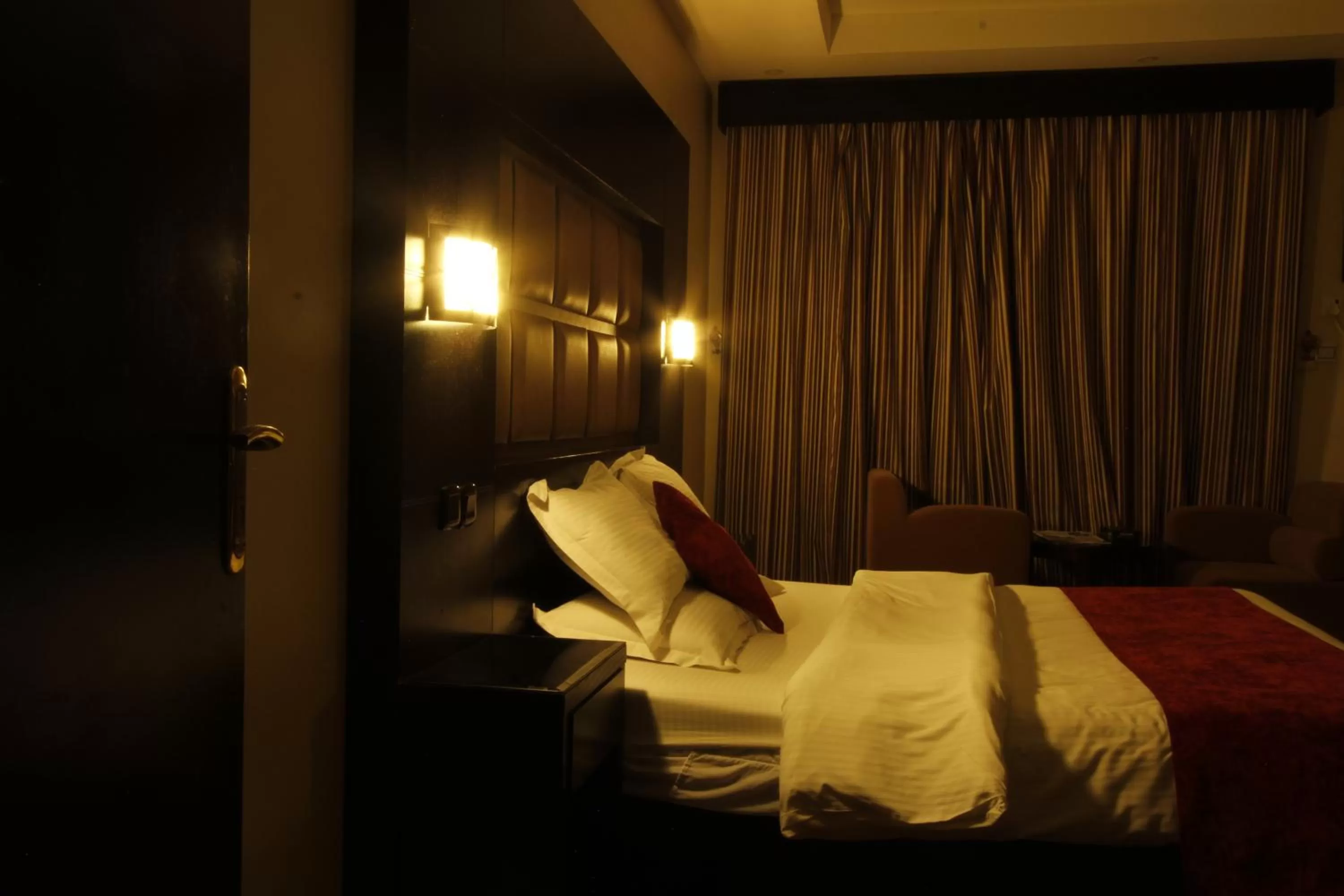 Bed in Manazel Al Hamra Apartment 2