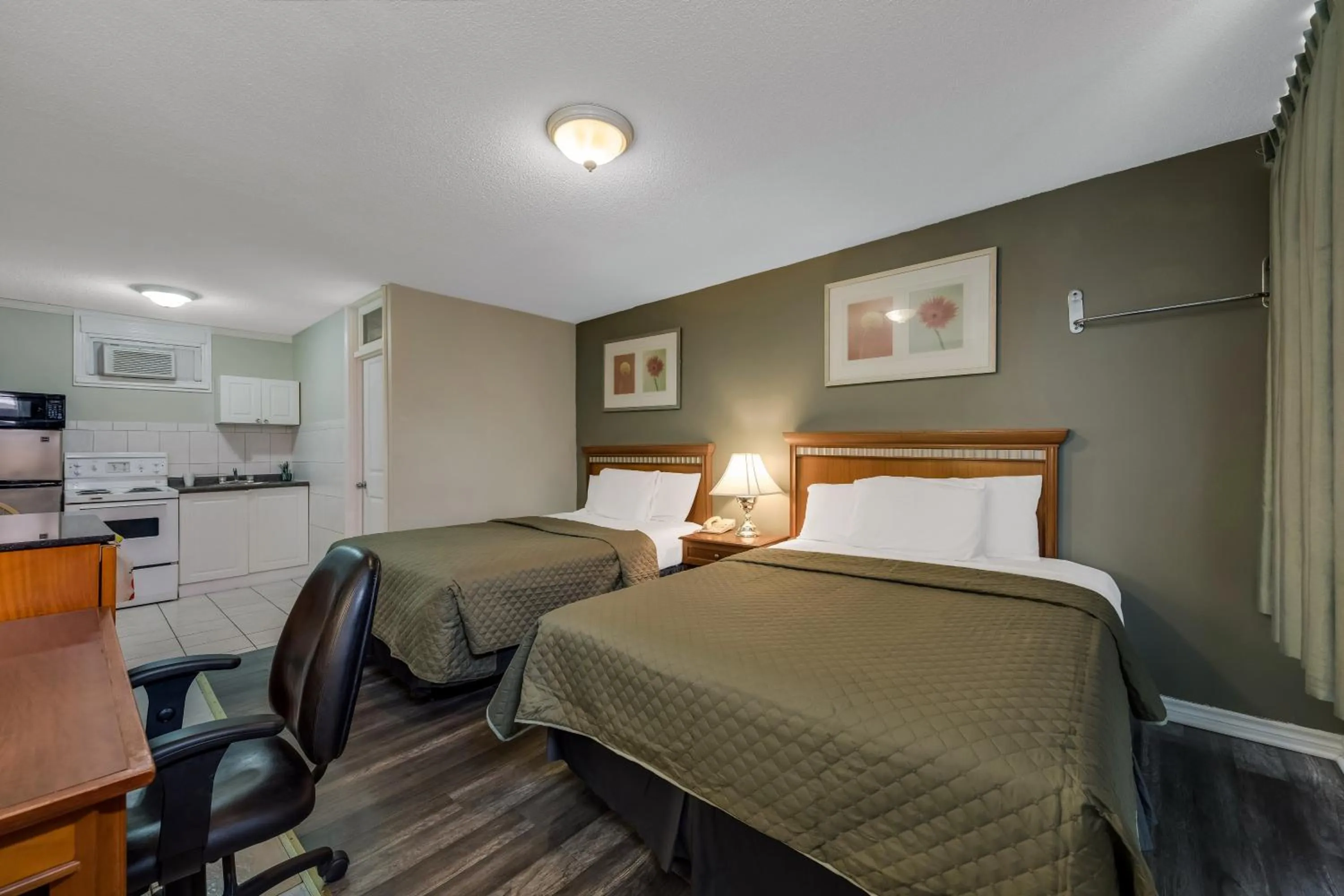 Bed in Knights Inn Burlington