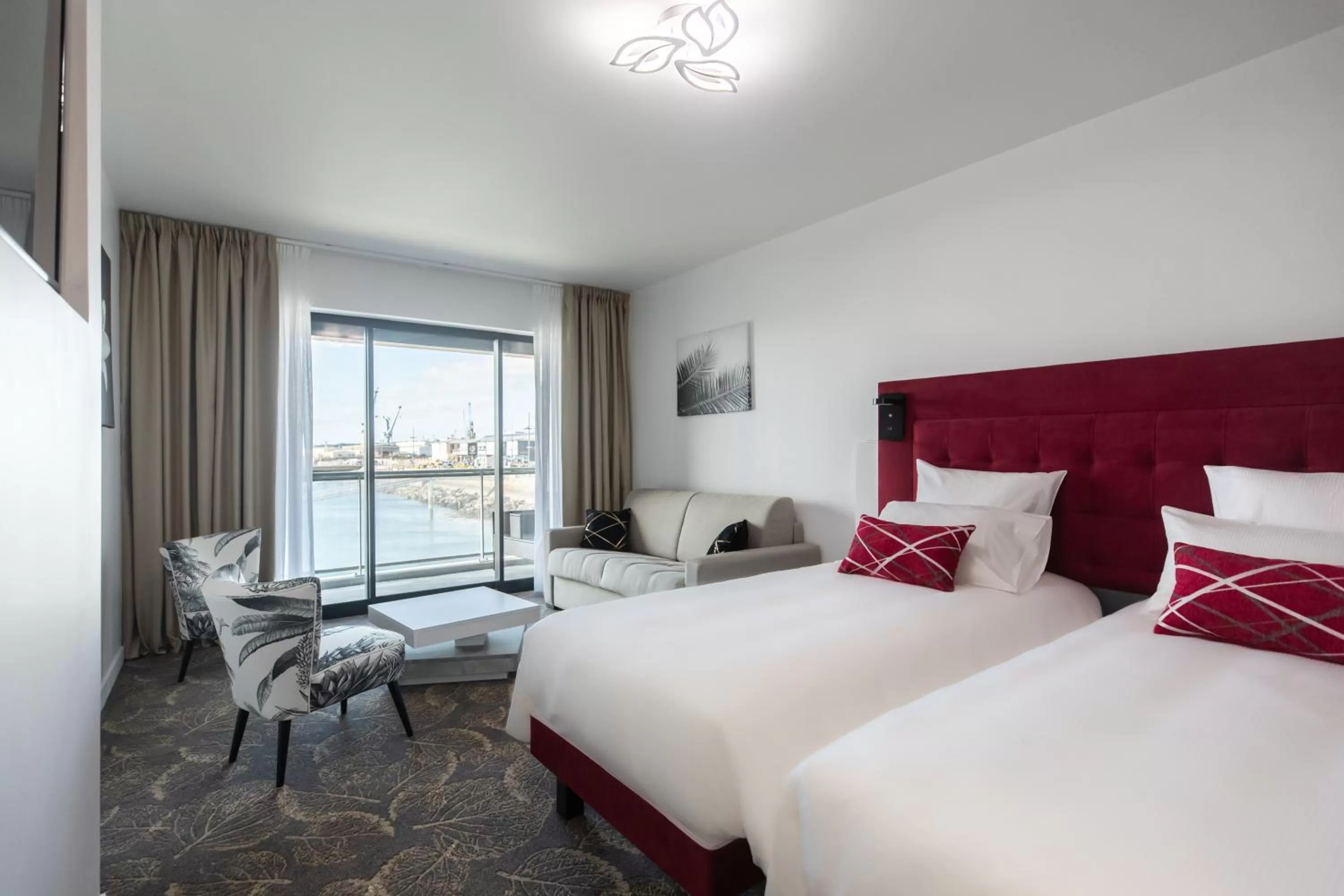 Bed in Le Barracuda & Spa, Centre Port, pieds dans l'eau, vue mer