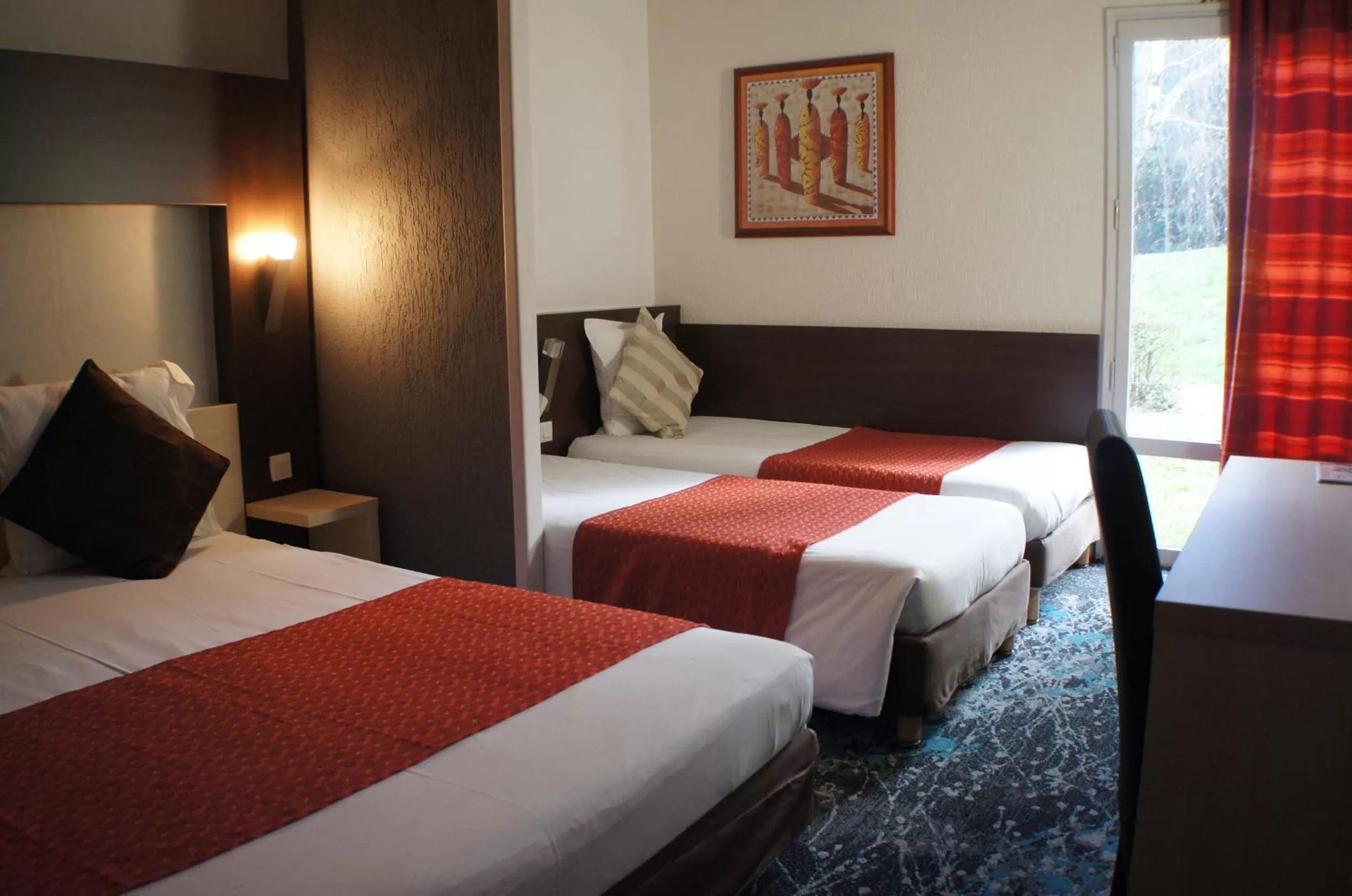 Quadruple room - 1 double bed + 2 single beds in The Originals City, Hôtel La Siesta, Annonay Est (Inter-Hotel)