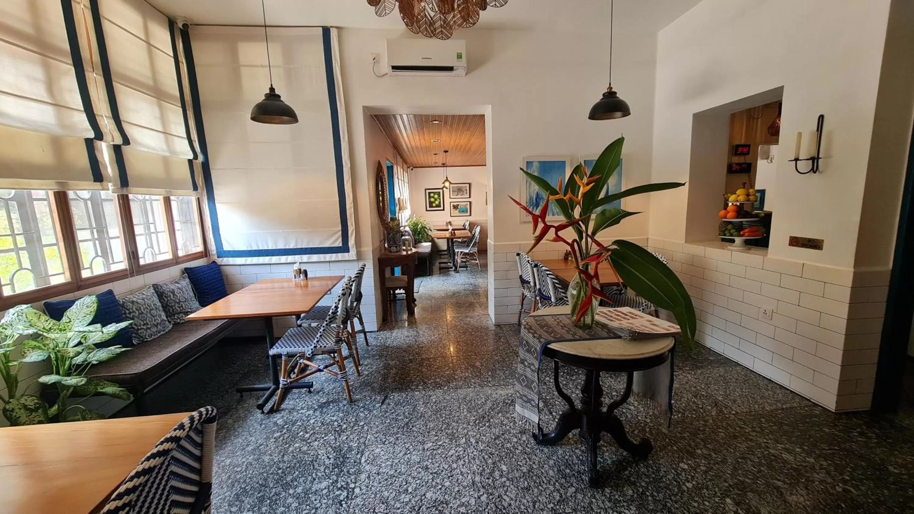 Restaurant/places to eat in Winner Inn