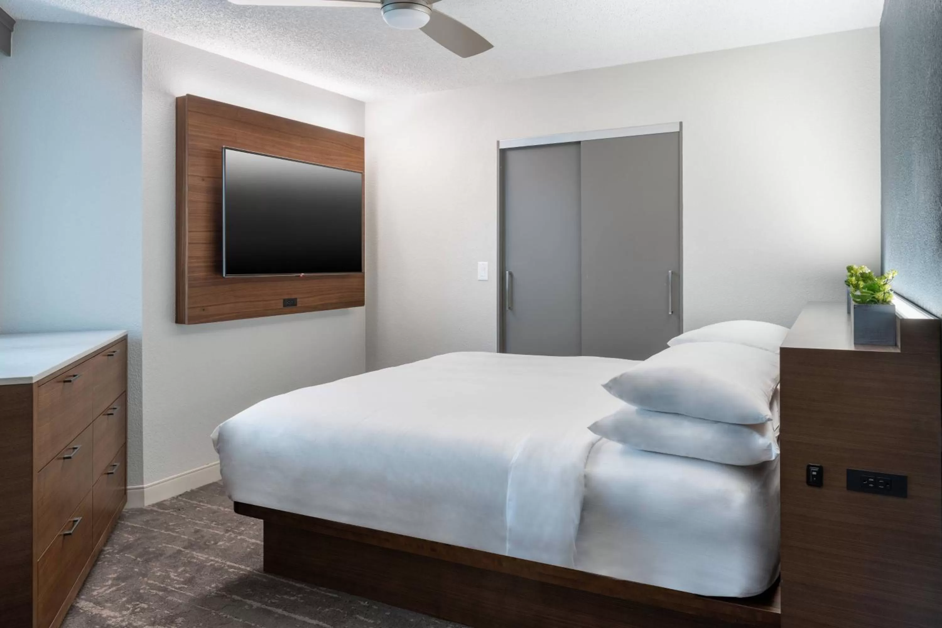 Photo of the whole room, Bed in Marriott Hutchinson Island Resort & Beach Villas, Golf & Marina