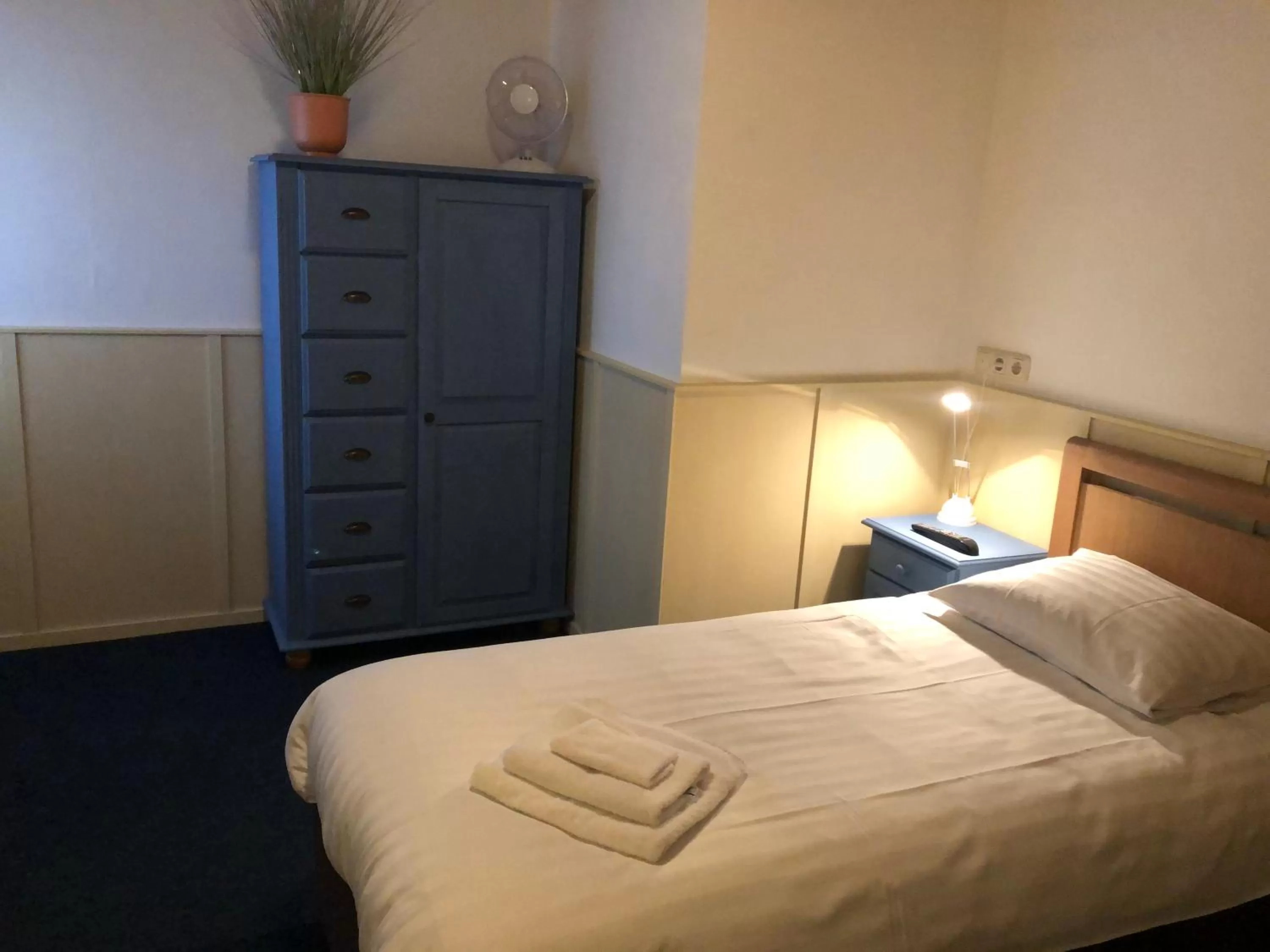 Bed in Hotel Verhoeven