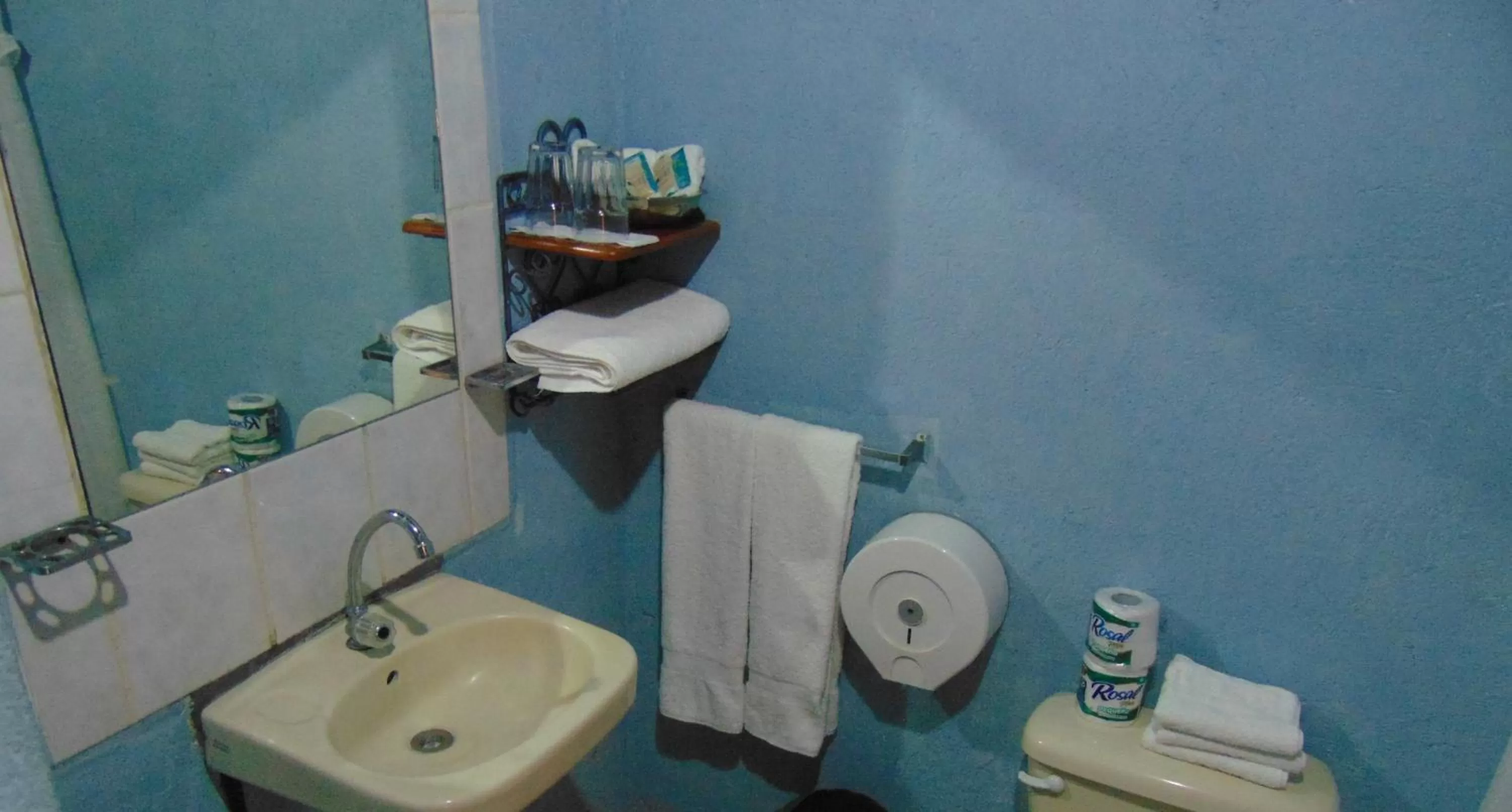 Bathroom in Hotel El Maltese