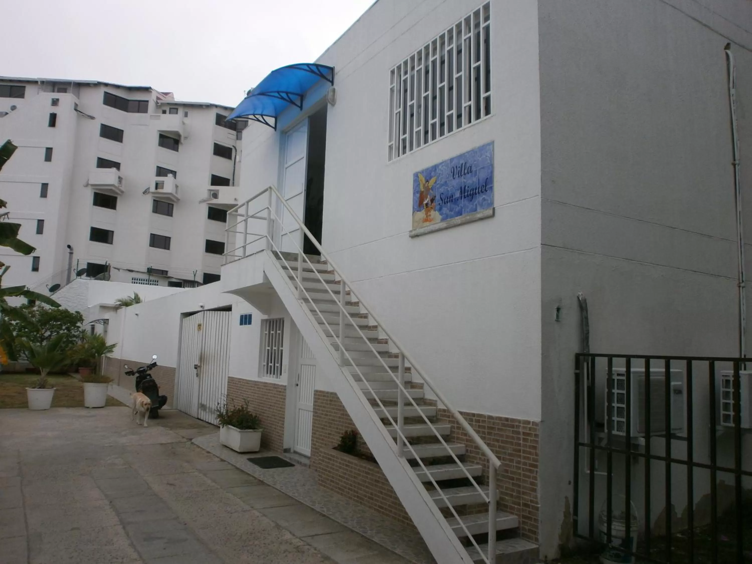Facade/entrance, Property Building in Villa San Miguel