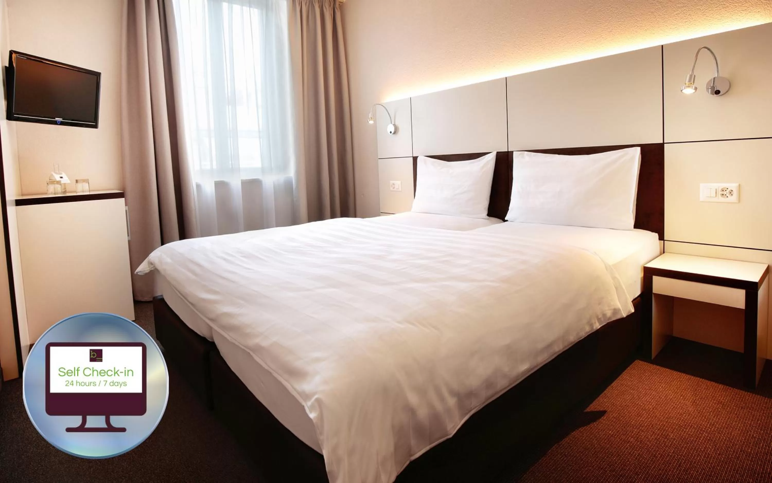 Photo of the whole room, Bed in b-smart motel Basel