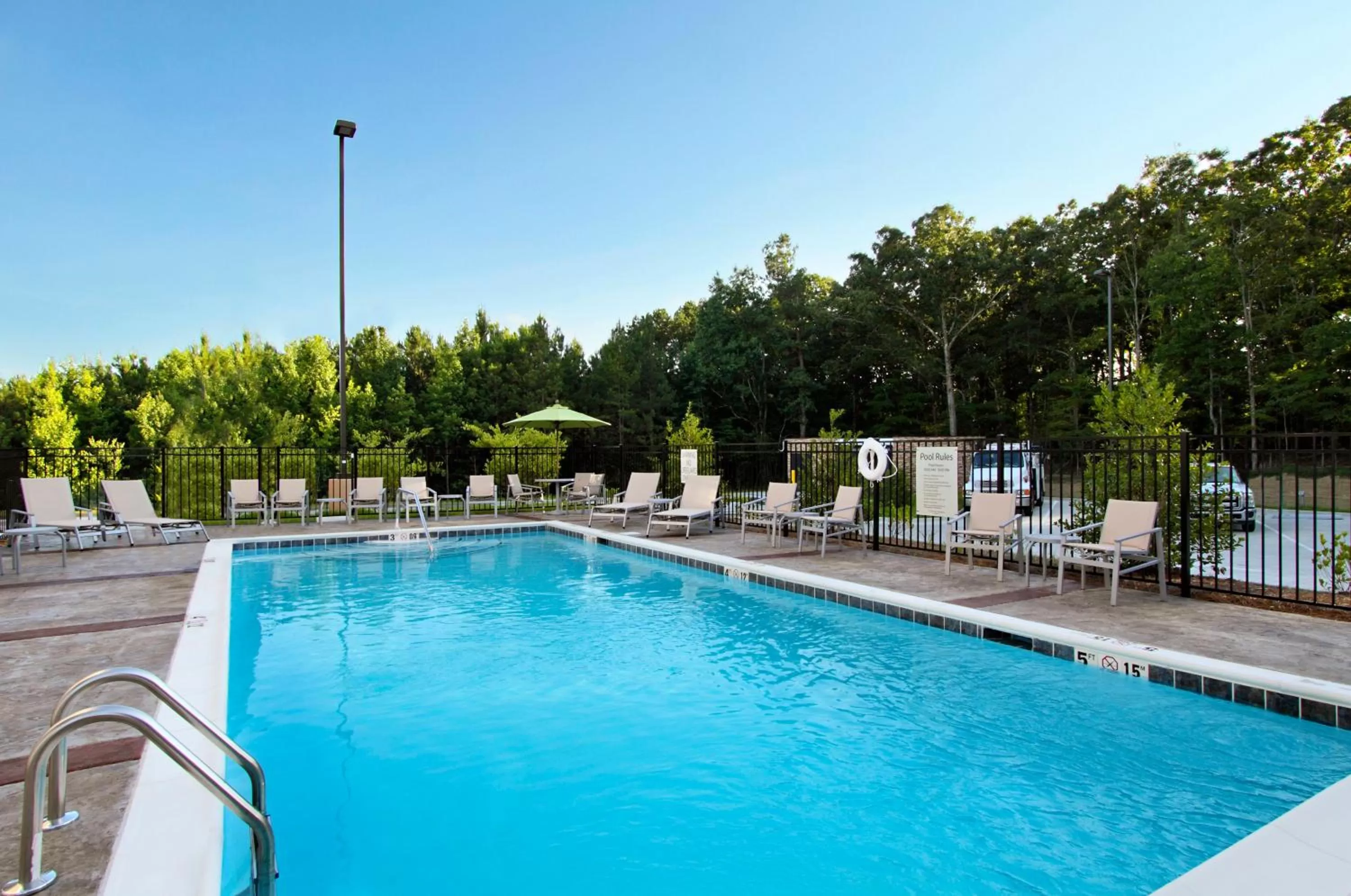 Swimming pool in Holiday Inn Express Jasper by IHG