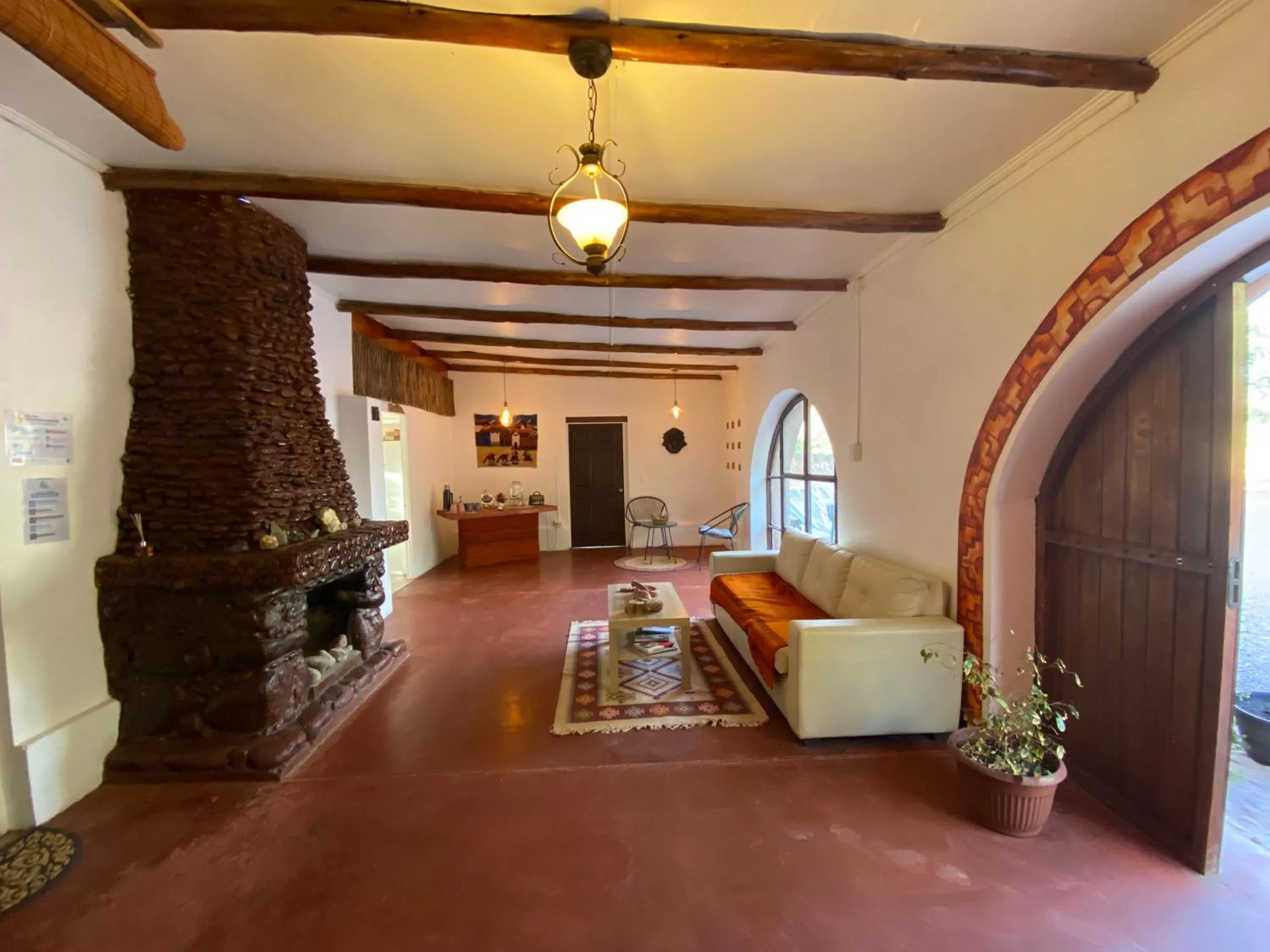 Living room in CaminAndes Hostal