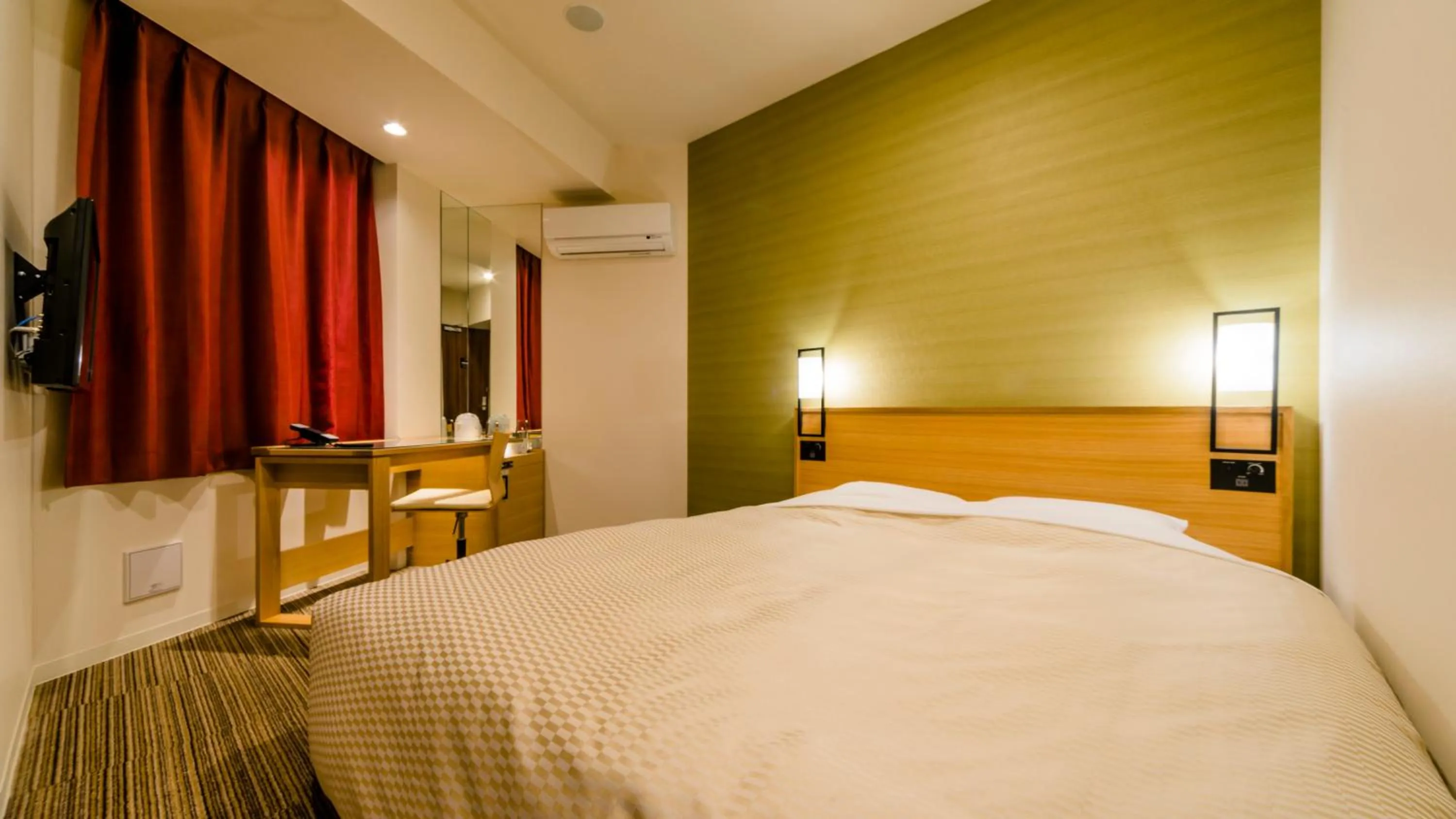Photo of the whole room, Bed in Candeo Hotels Fukuoka Tenjin