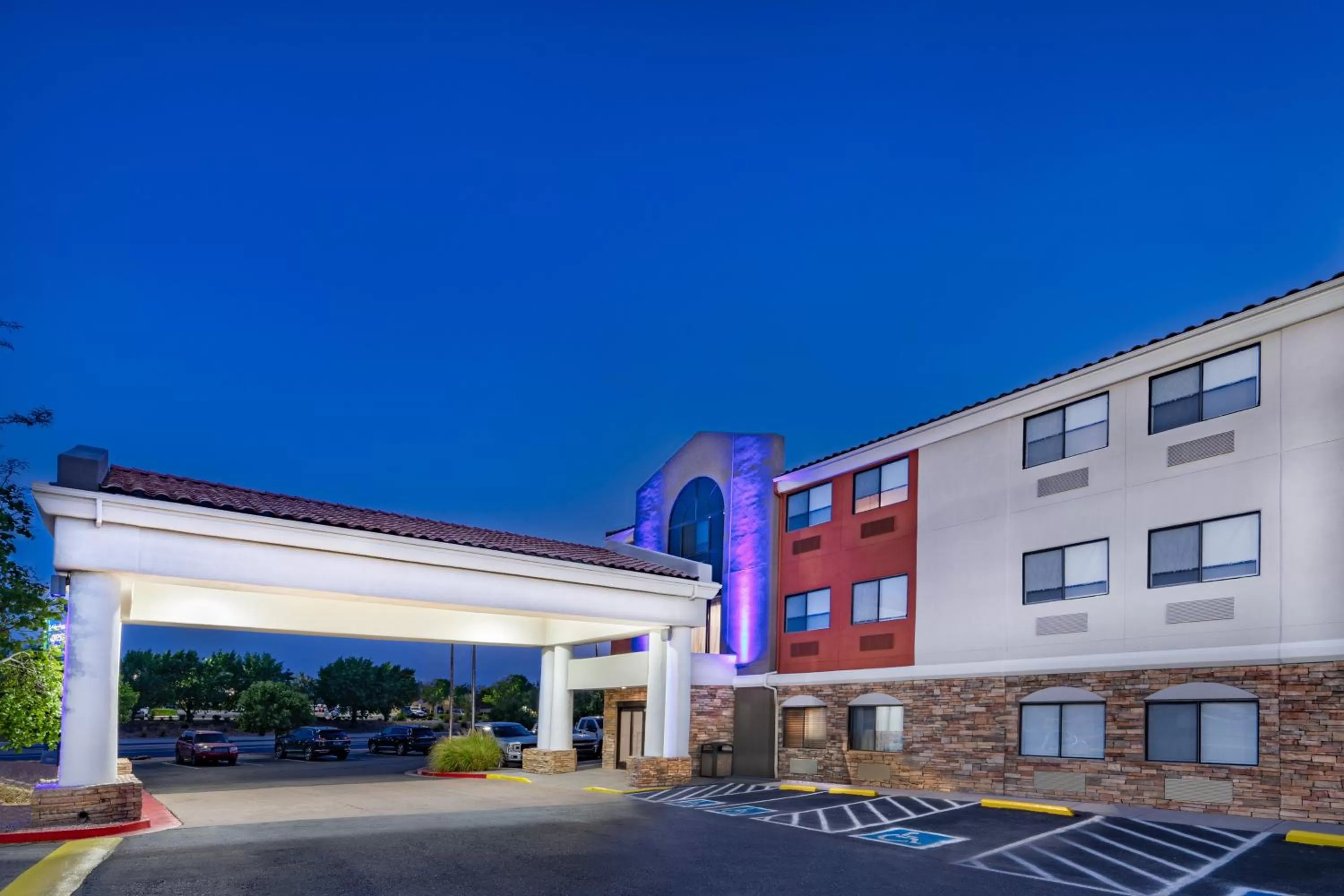 Property building in Holiday Inn Express Hotel & Suites Albuquerque - North Balloon Fiesta Park by IHG