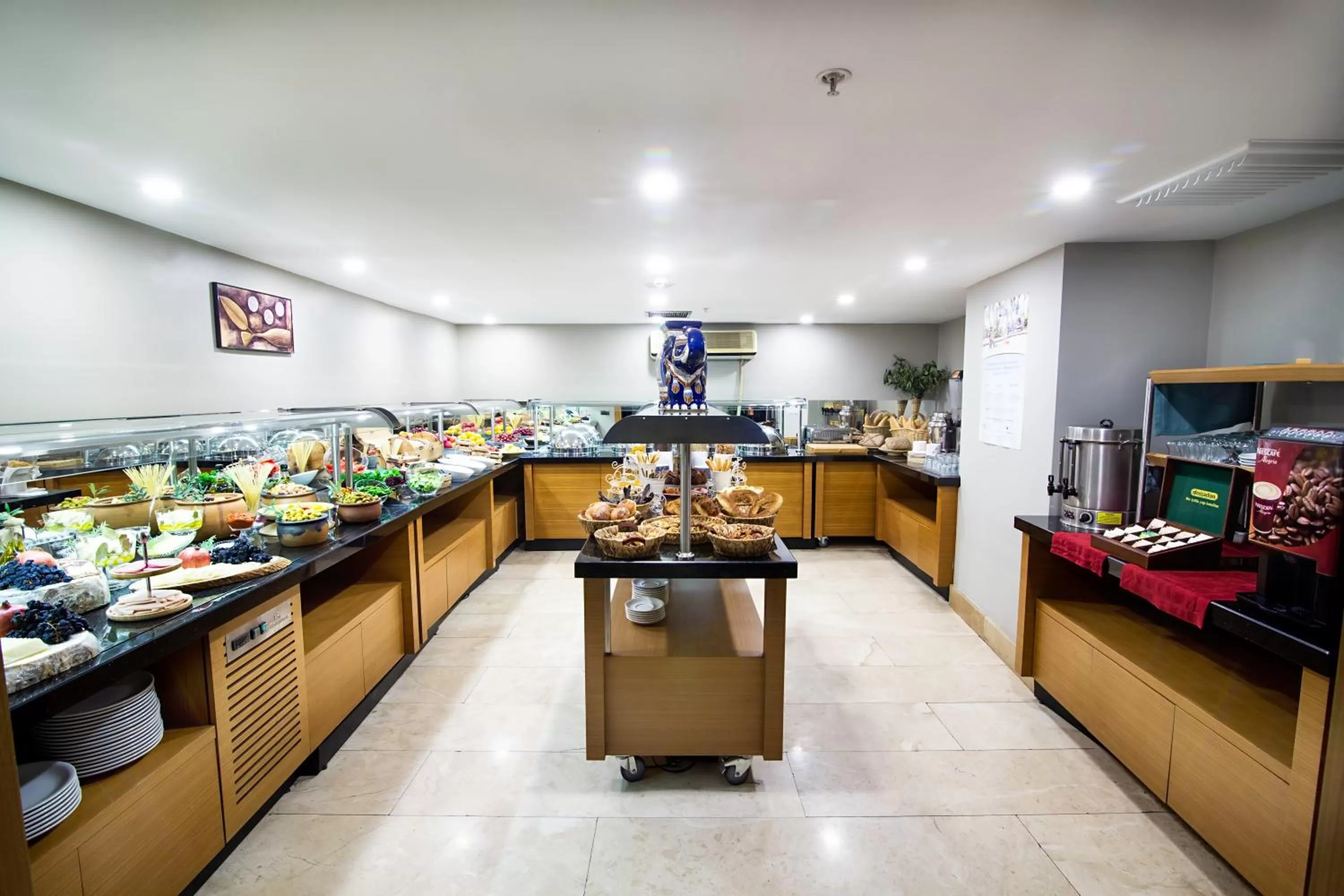 Food and drinks in Ramada Encore by Wyndham Gebze