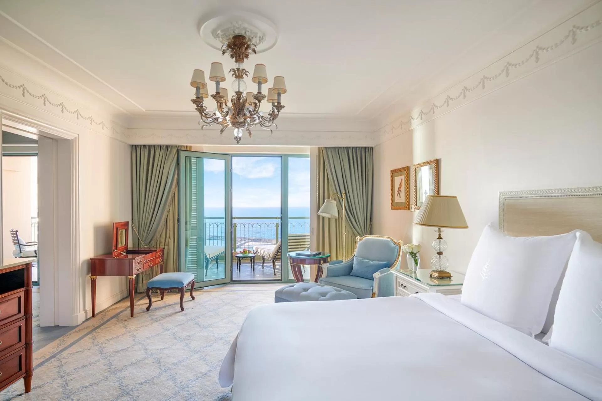 Bedroom, Bed in Four Seasons Hotel Alexandria At San Stefano