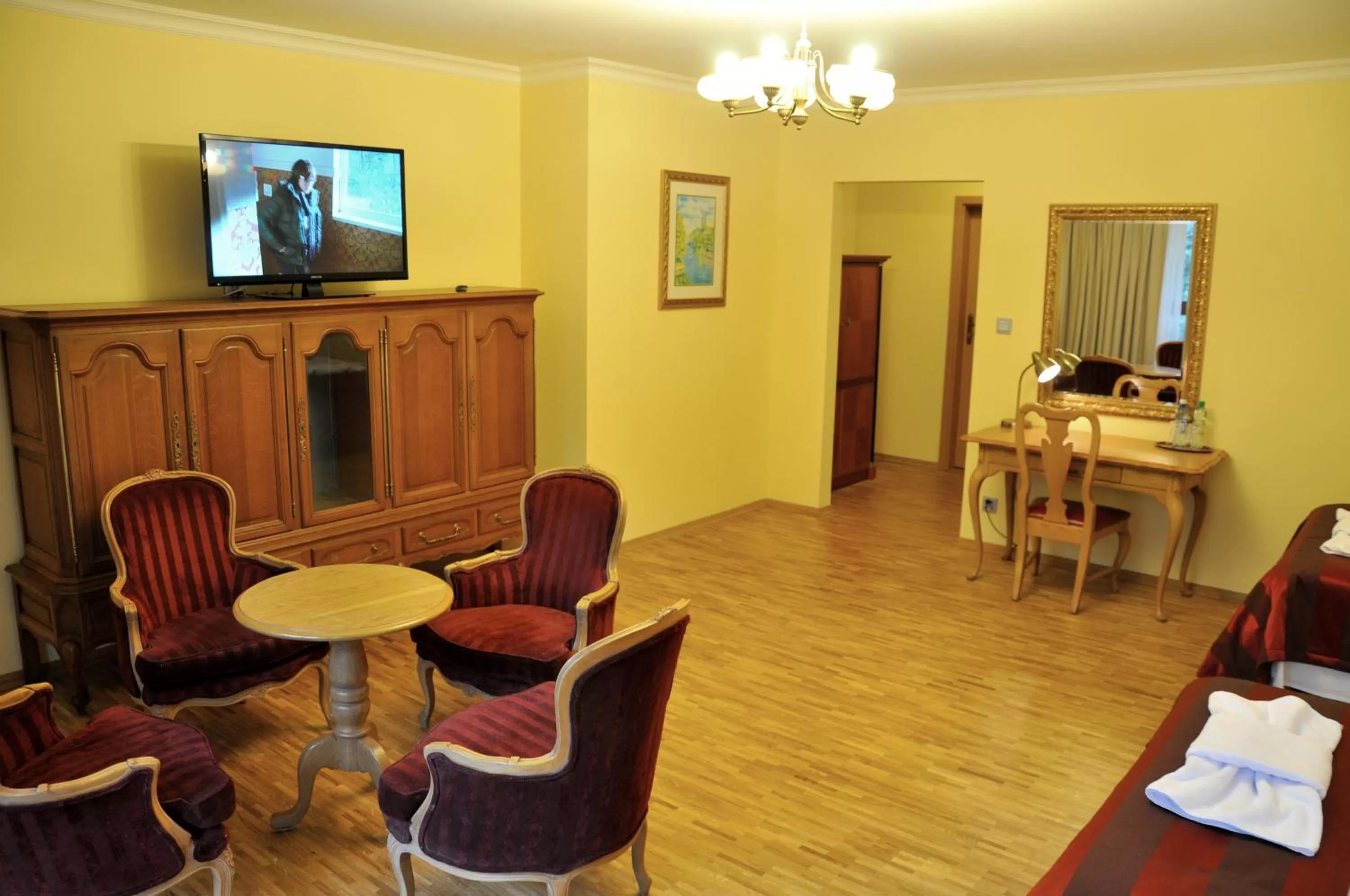 Seating area, TV/Entertainment Center in Hotel Mir-Jan SPA