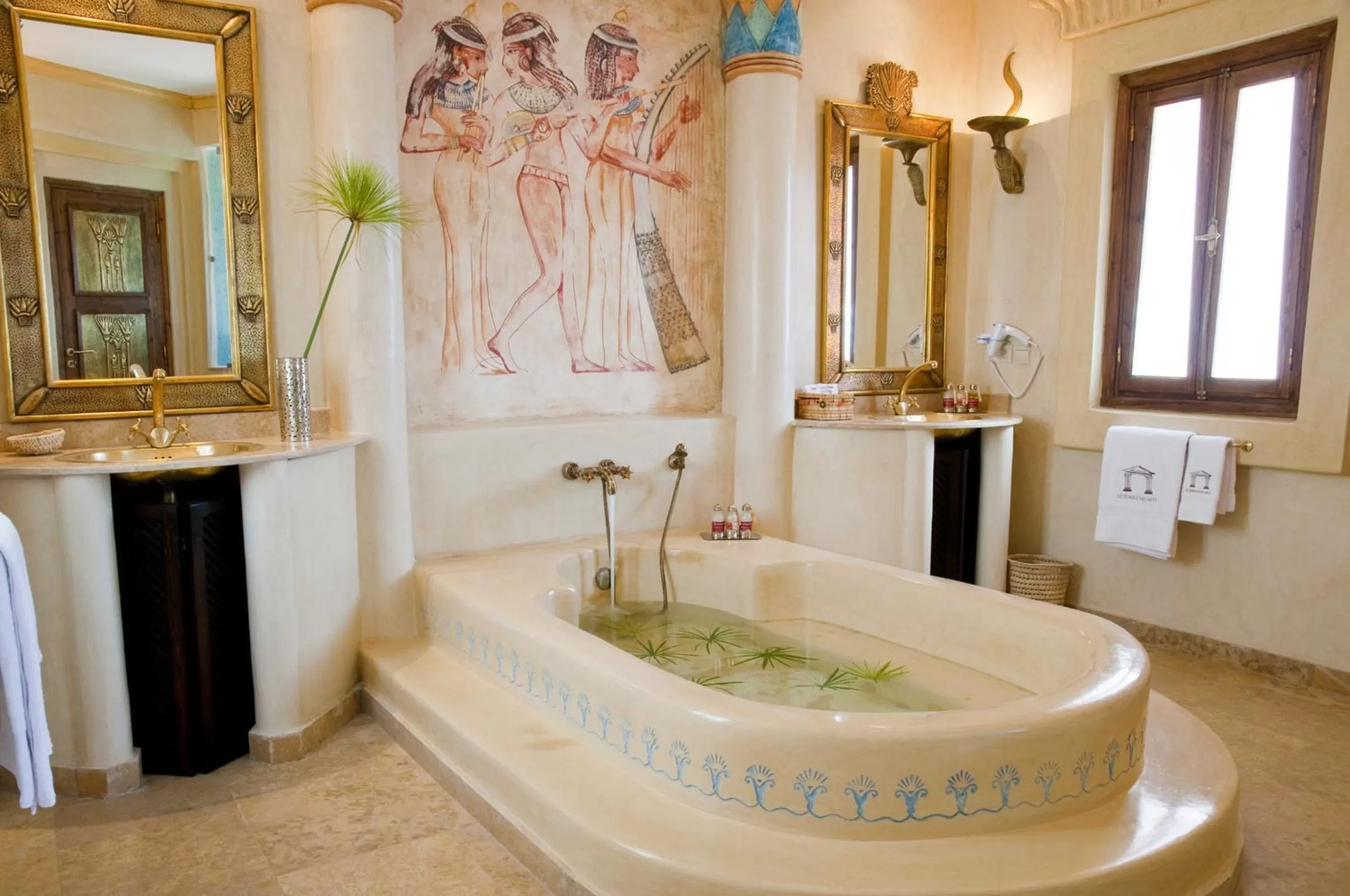 Shower, Bathroom in Le Temple Des Arts