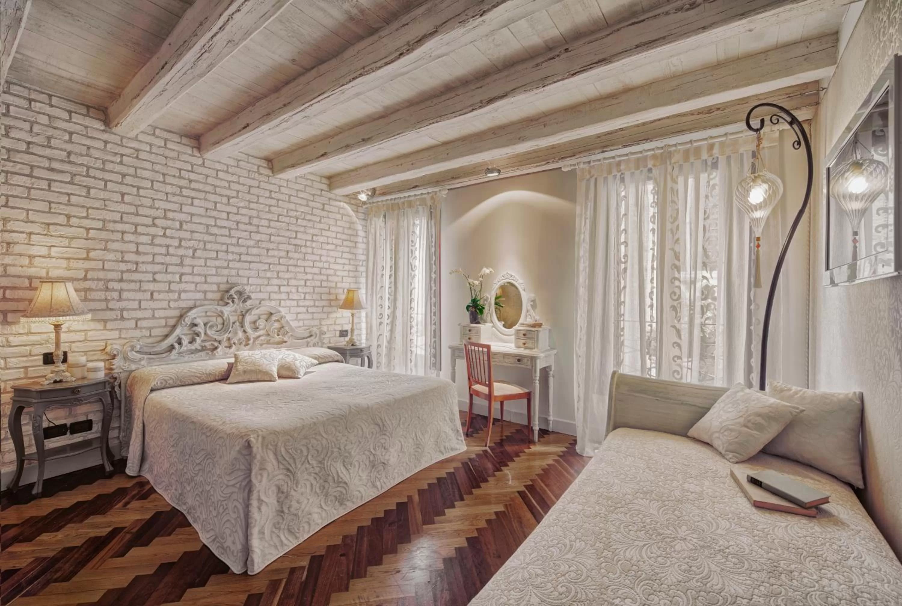 Photo of the whole room, Seating Area in B&B Bloom Settimo Cielo