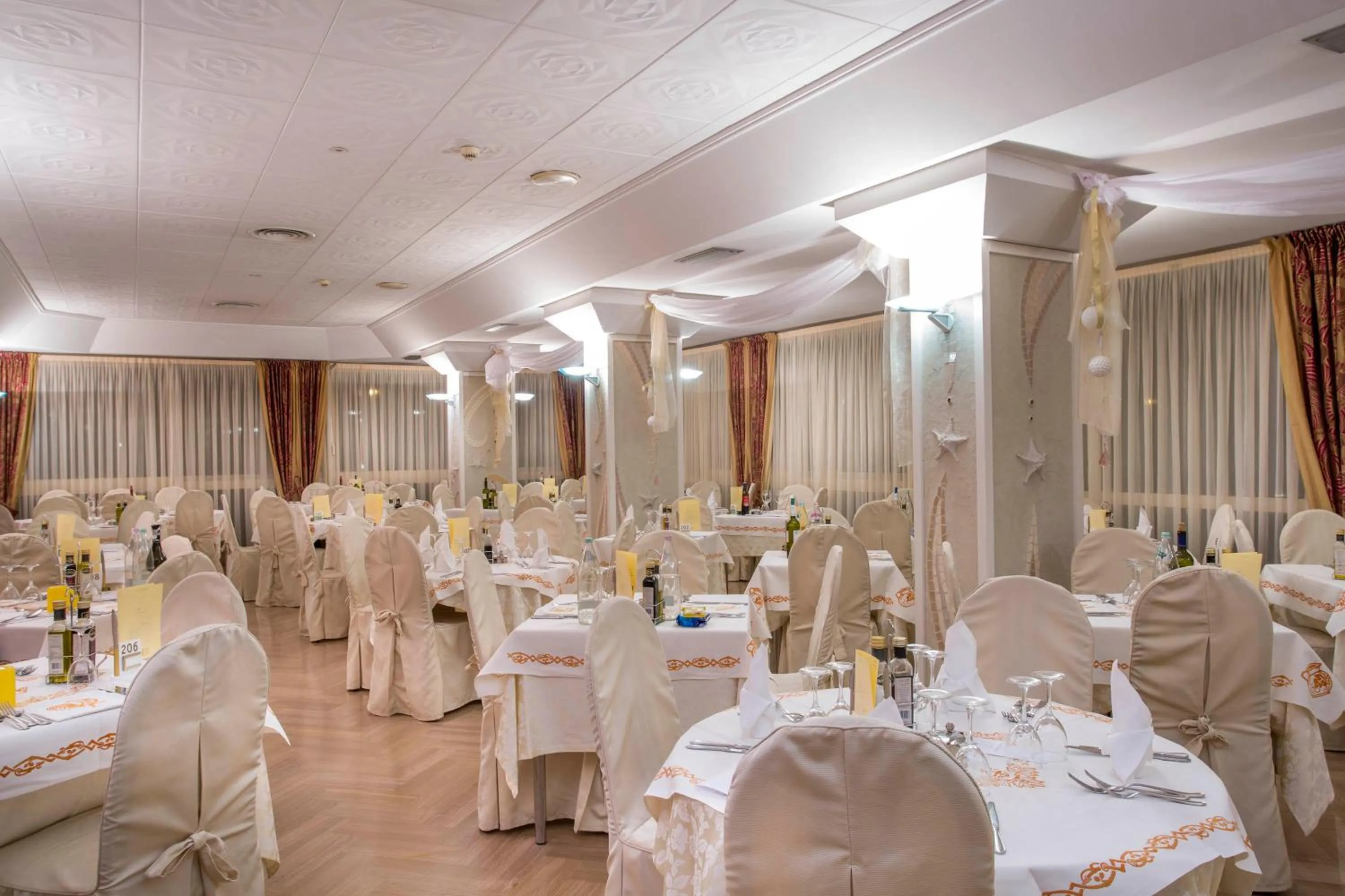 Restaurant/places to eat in Hotel Feldberg