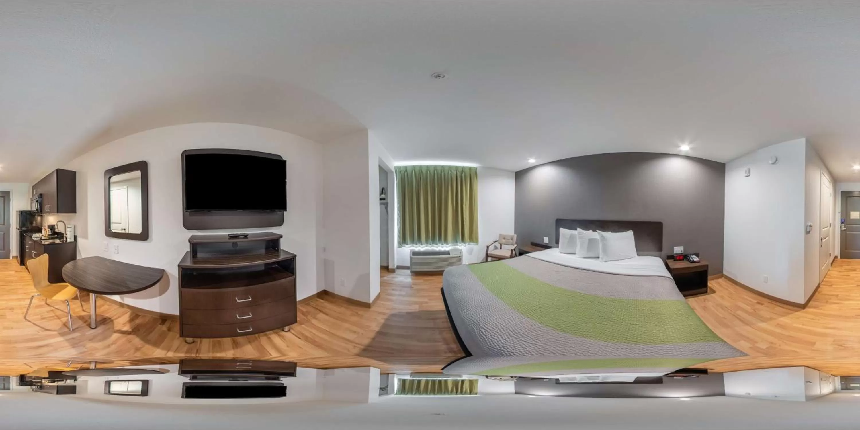 TV and multimedia, Bed in Studio 6 Lake Charles