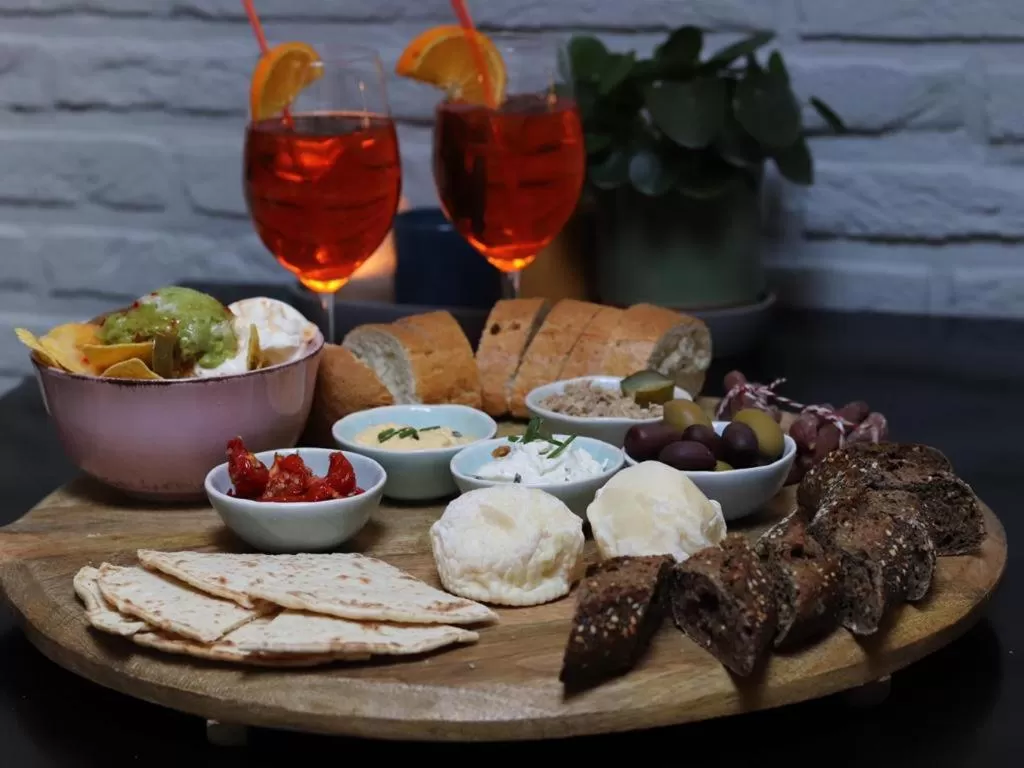 Food and drinks in Milk and cookies