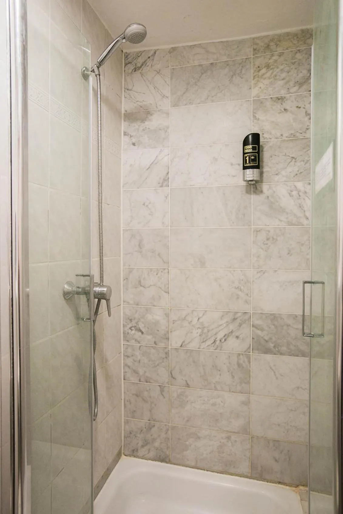 Shower in Hotel Atlanta