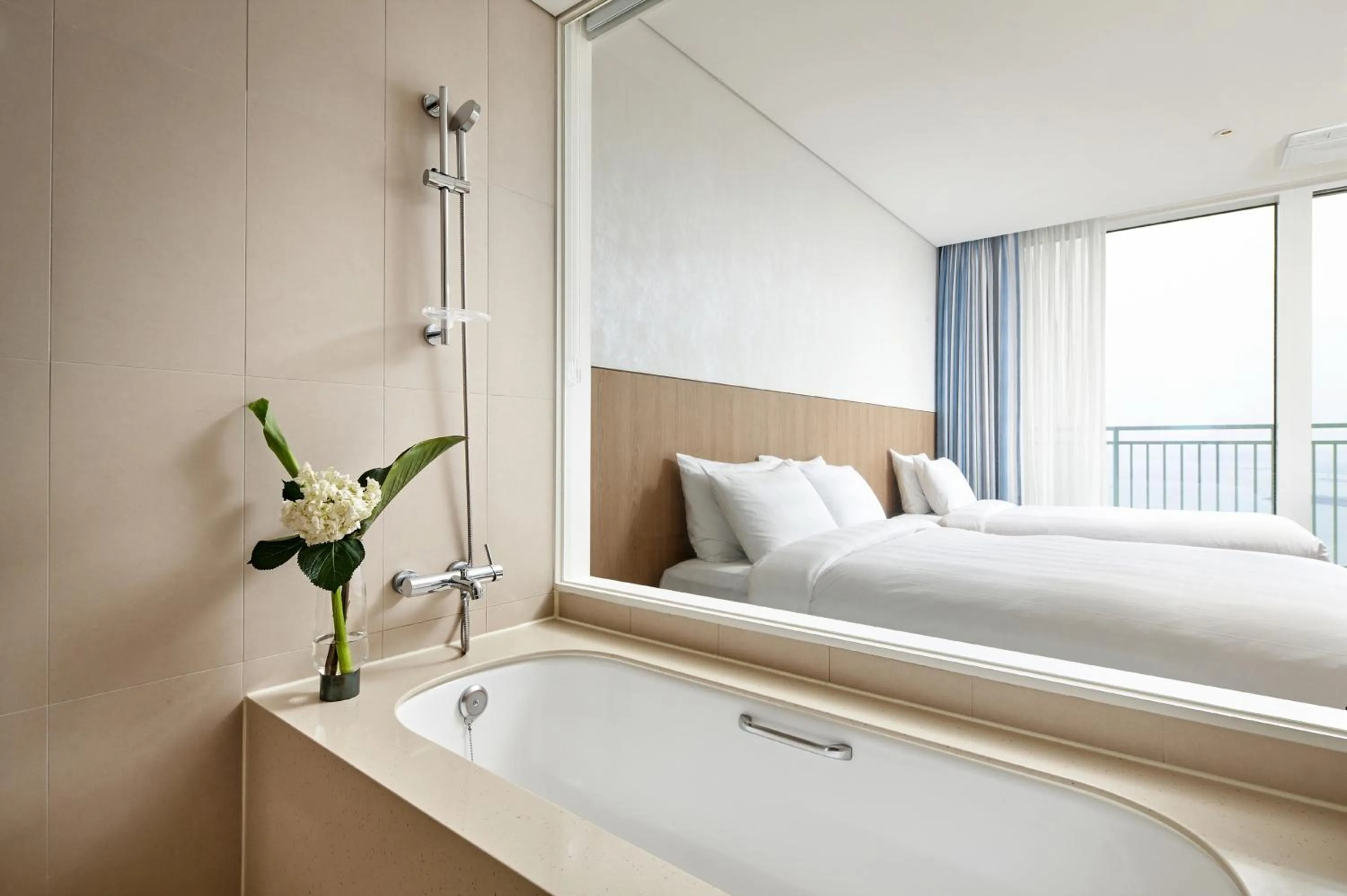 Bed in Lotte Resort Sokcho