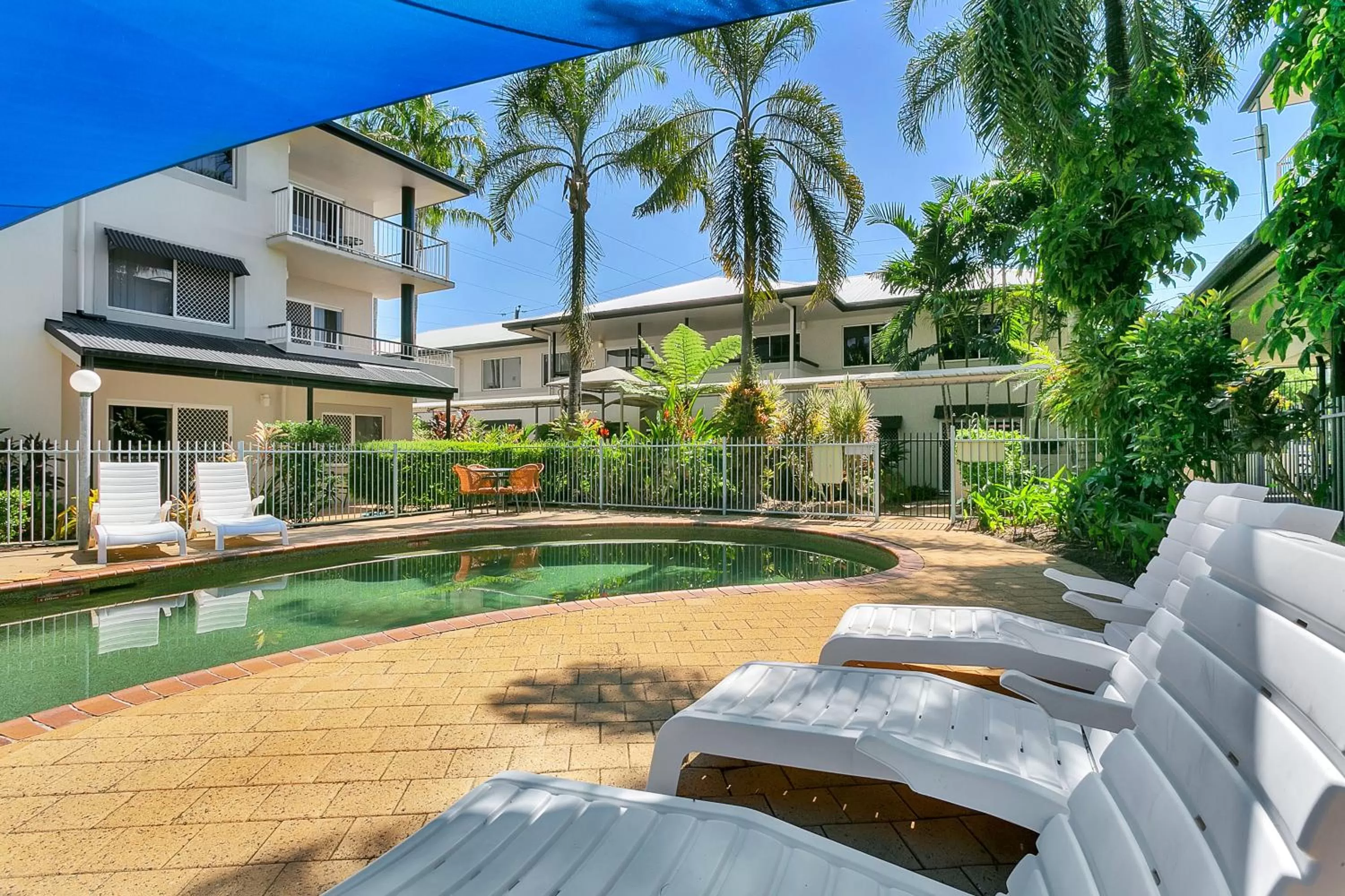 Property building in Cairns Reef Apartments & Motel