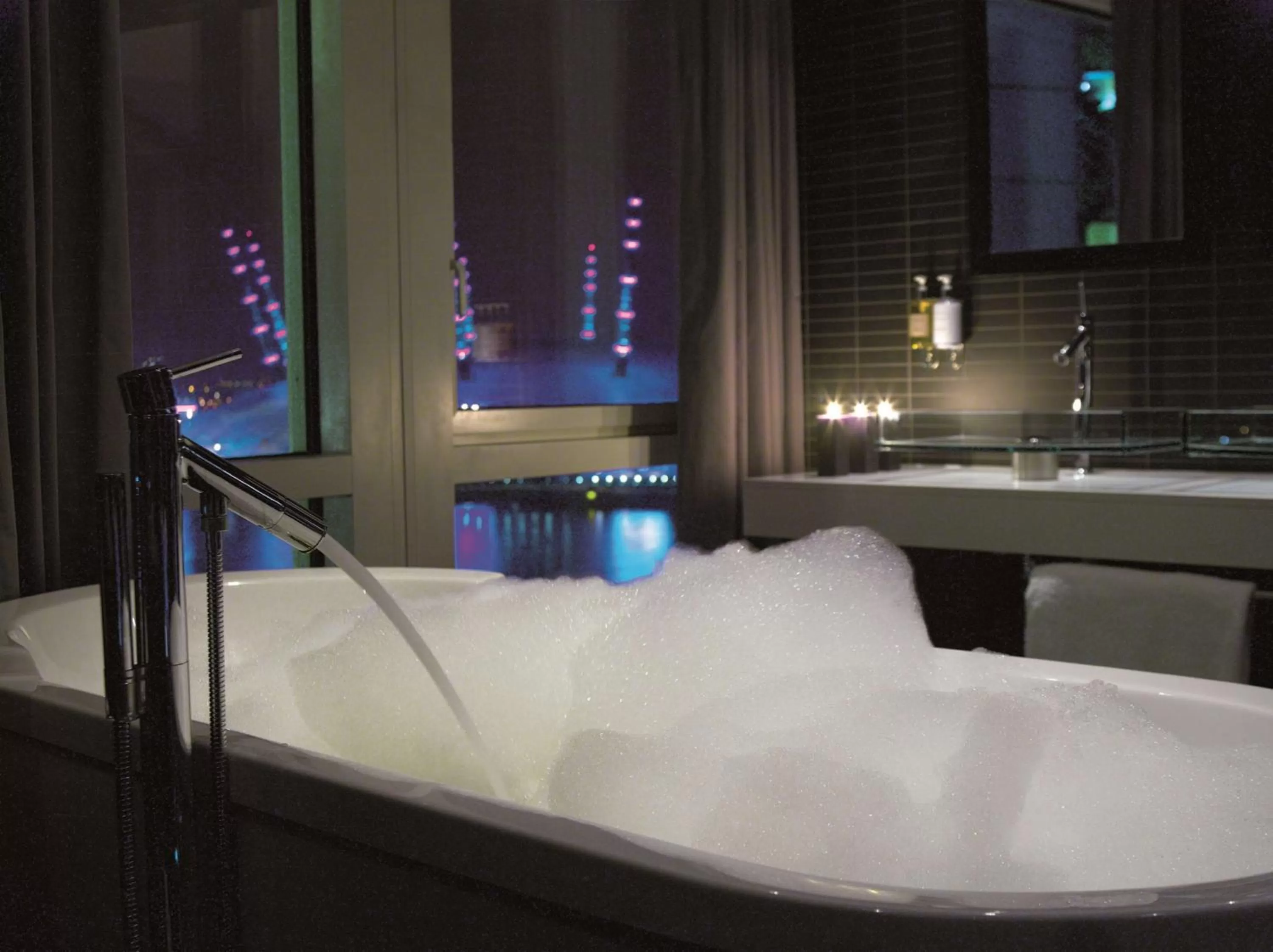 Bathroom in Radisson Blu Hotel, London Canary Wharf East