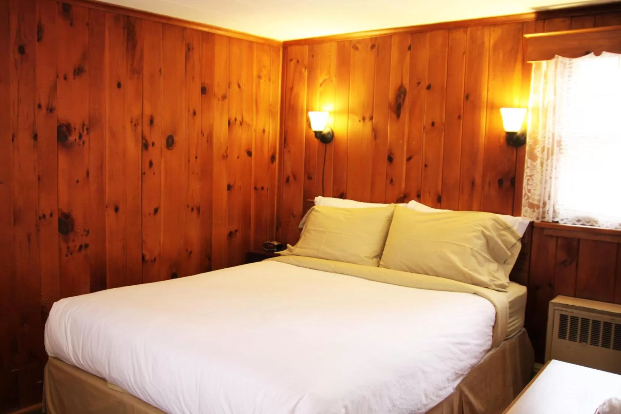 Double Room in Phoenicia Lodge