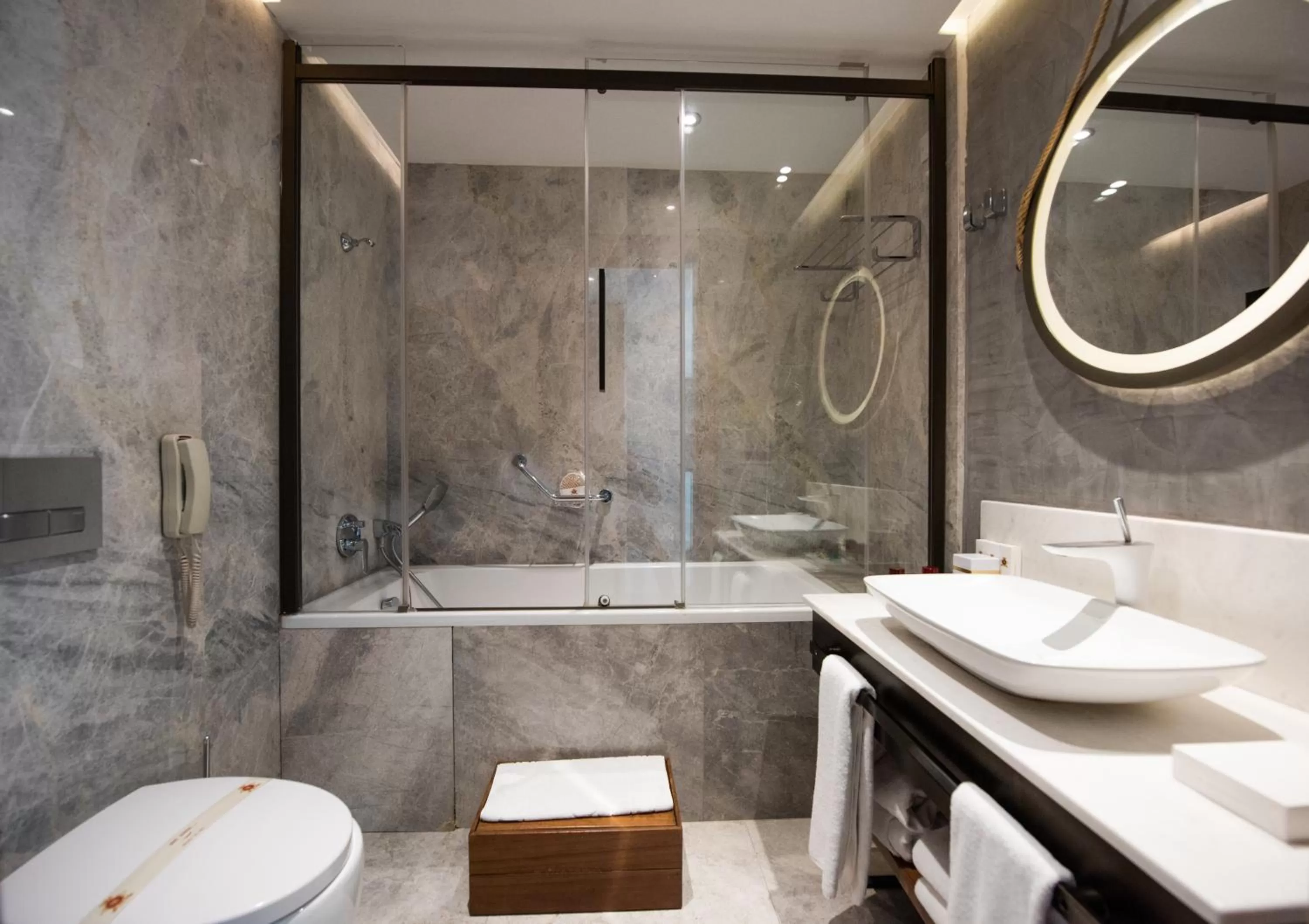 Bathroom in Dosso Dossi Hotels & SPA Downtown