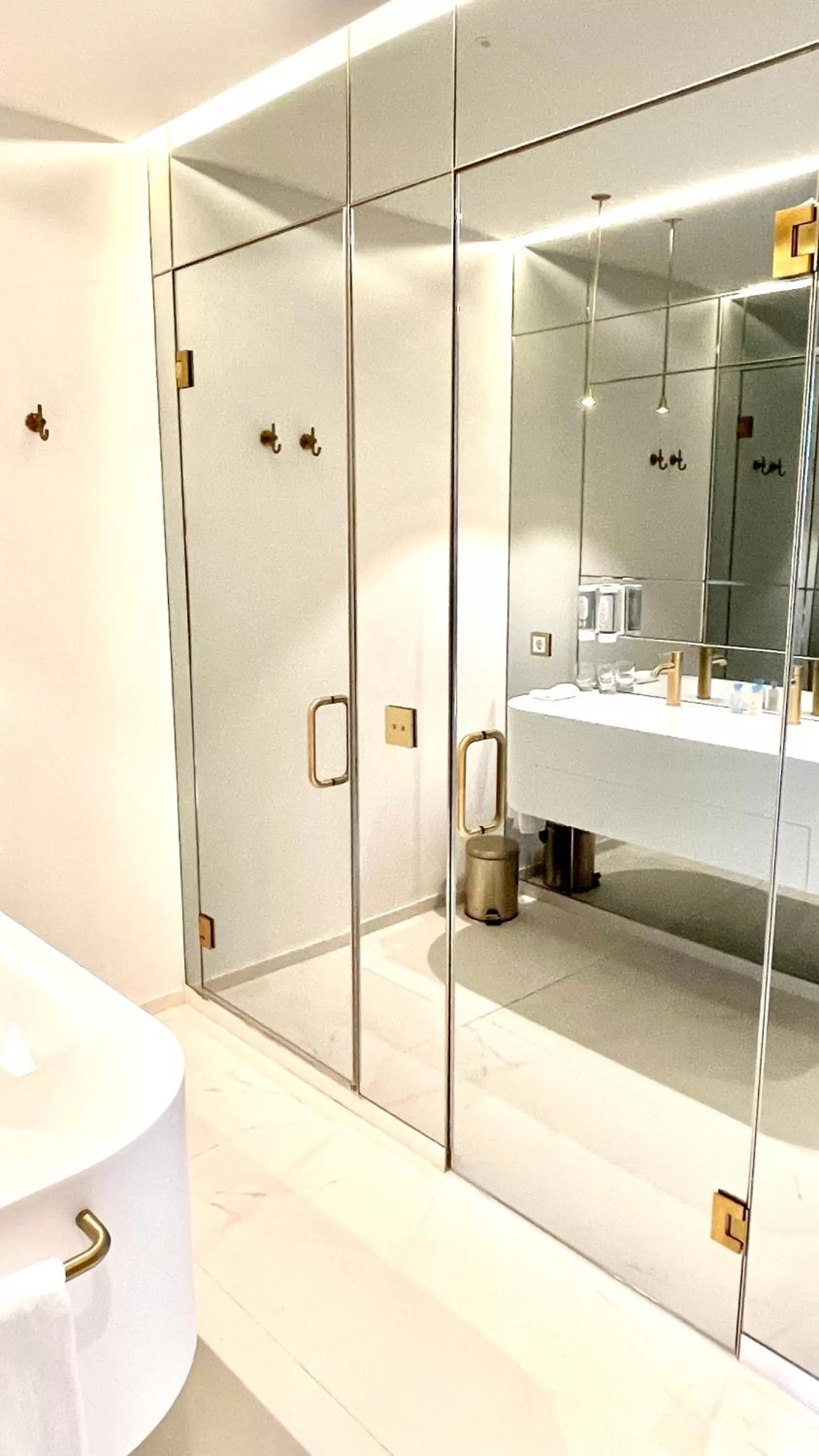 Bathroom in Luxury Apartments MONDRIAN Market Square II