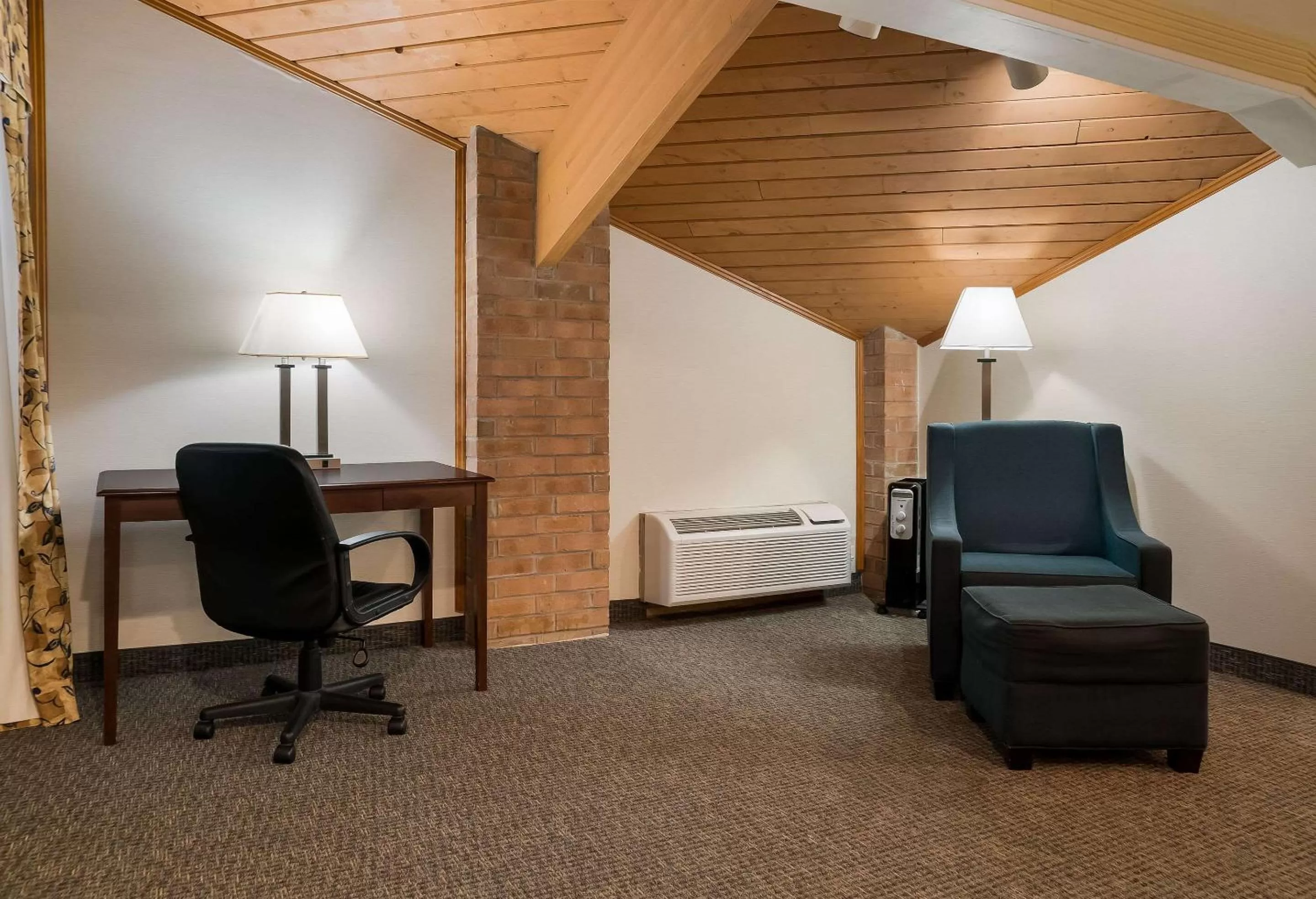 Bedroom in Quality Inn Grand Blanc - Flint South