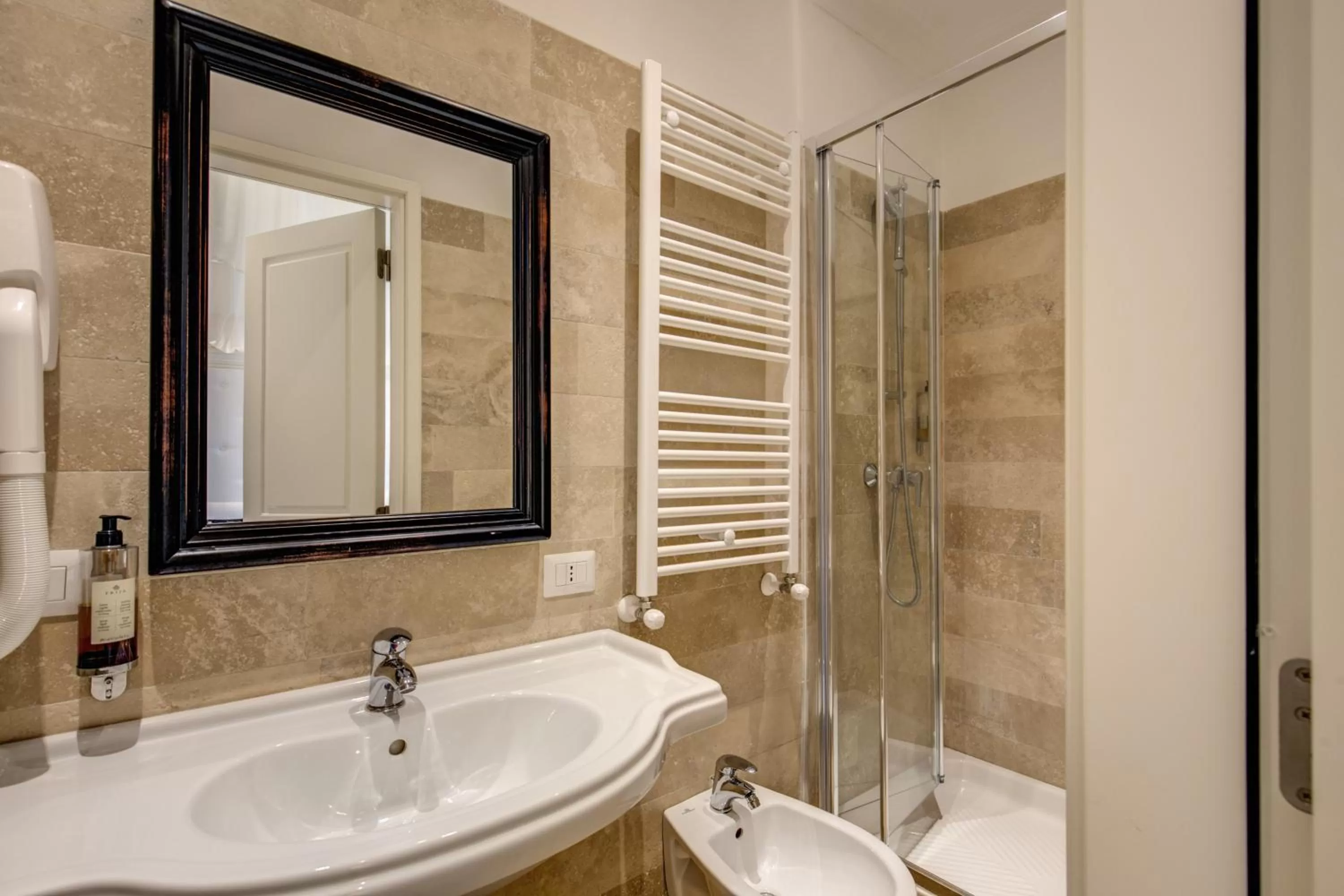 Shower in Hotel Tito